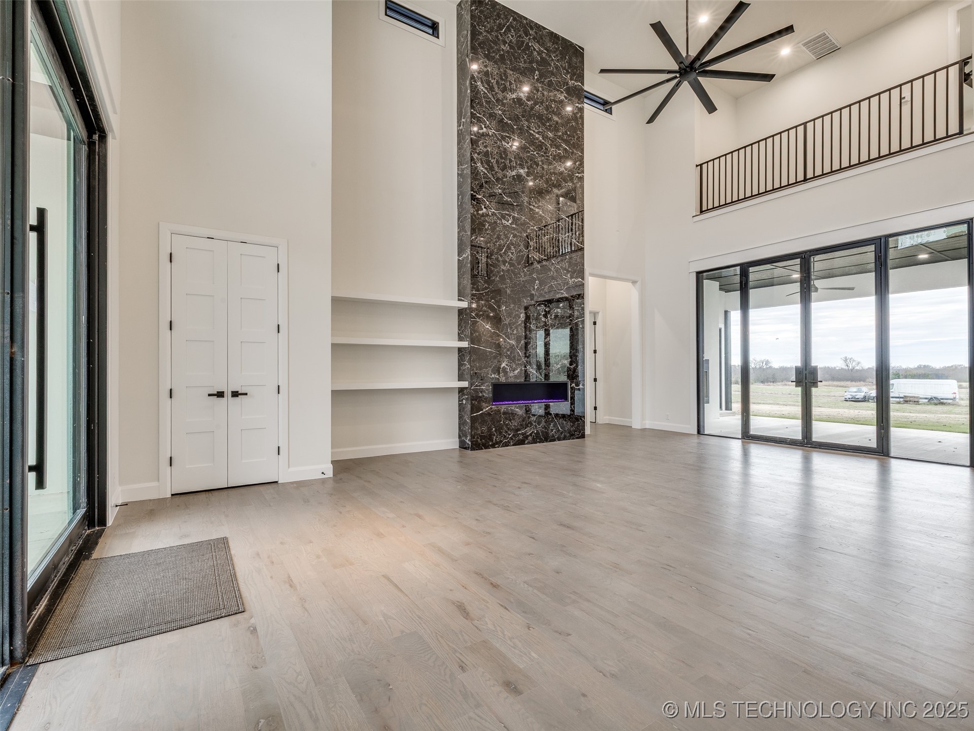 3022 W 81st Street Property Photo 8