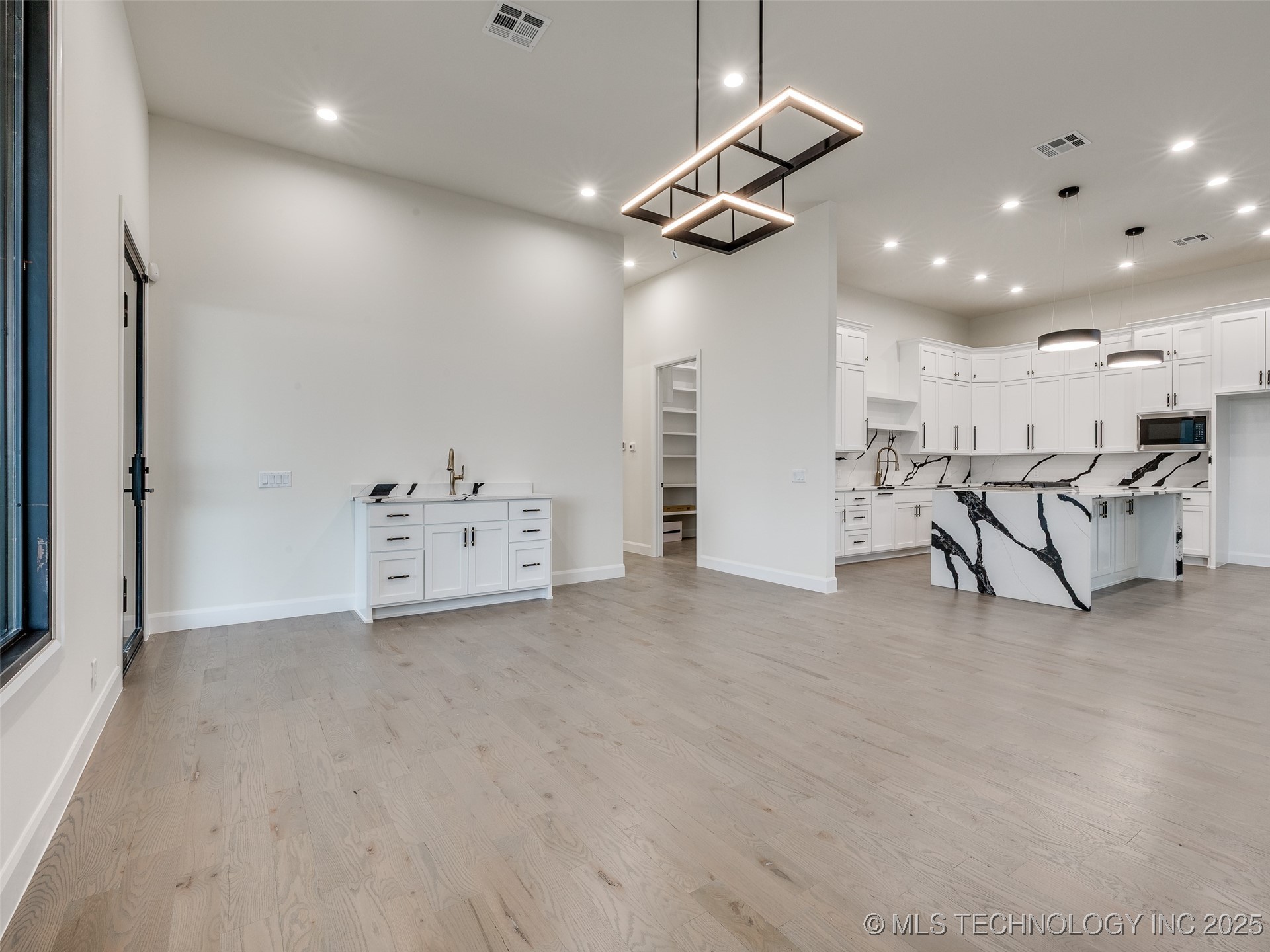 3022 W 81st Street Property Photo 25