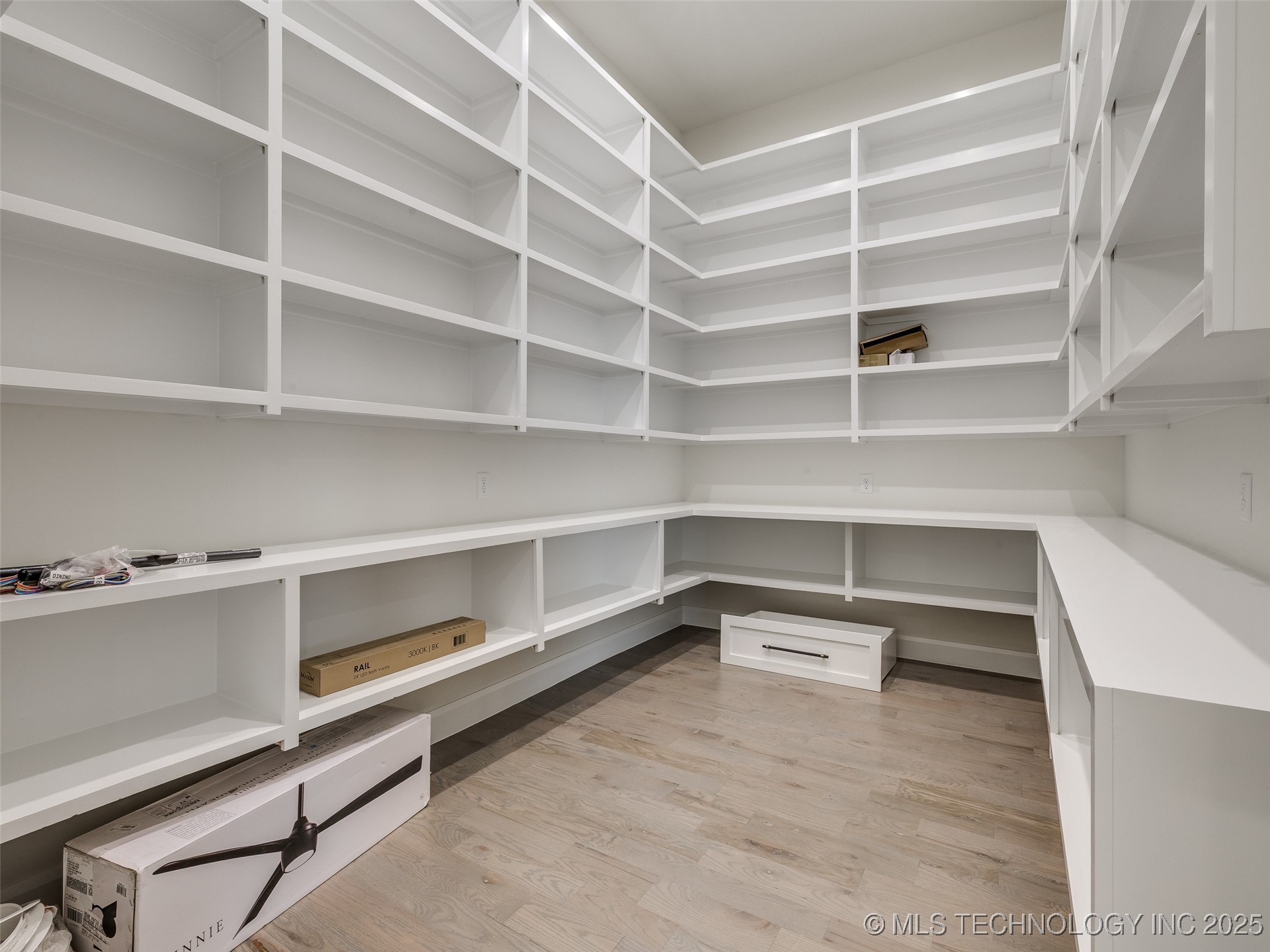 3022 W 81st Street Property Photo 29