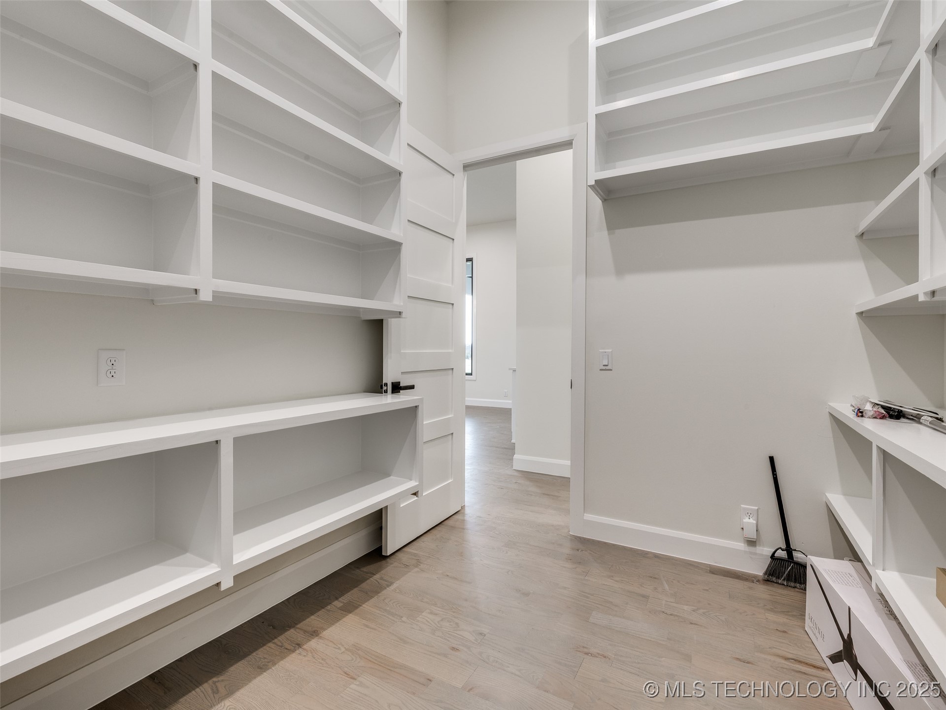 3022 W 81st Street Property Photo 30