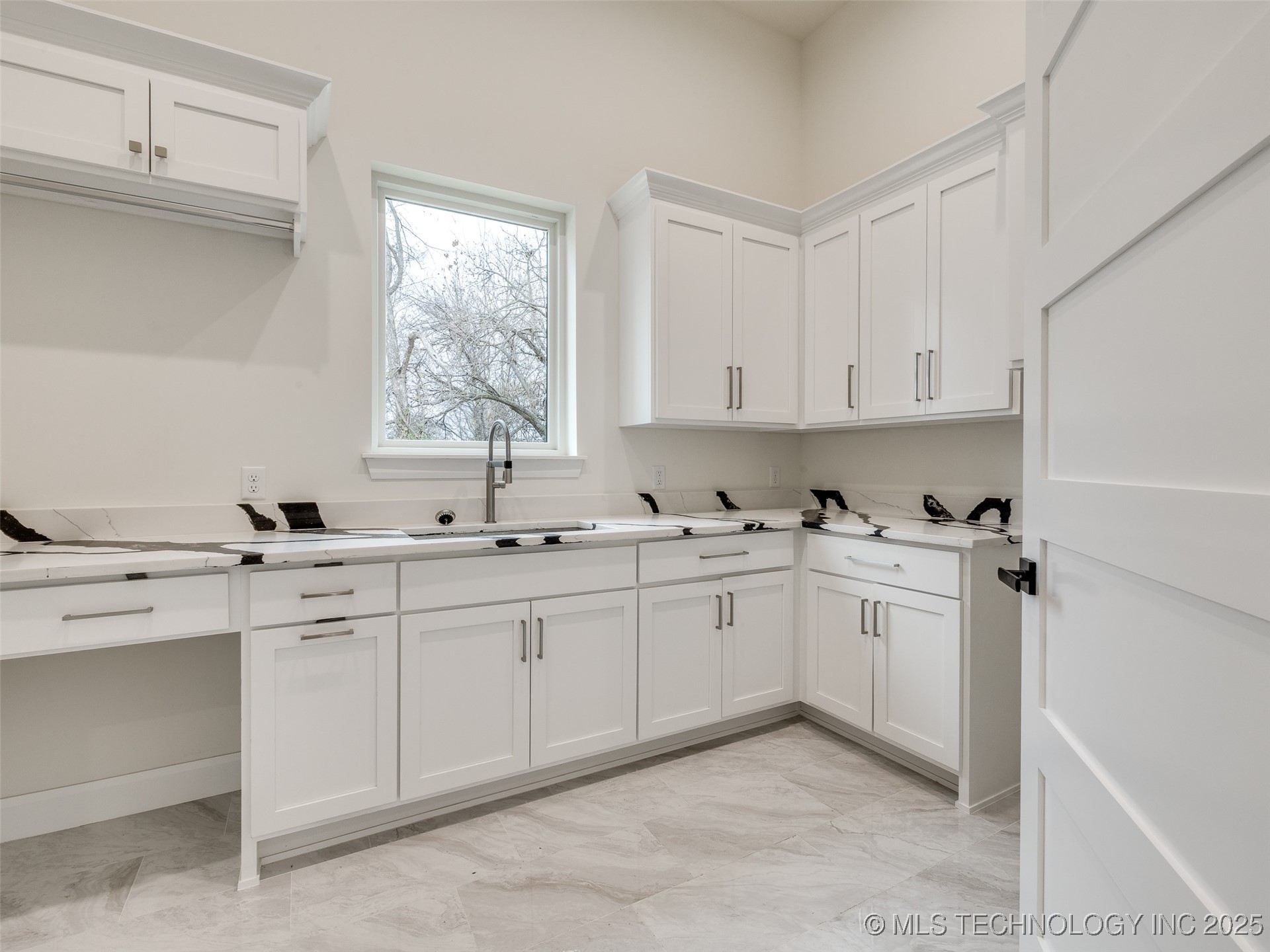 3022 W 81st Street Property Photo 32