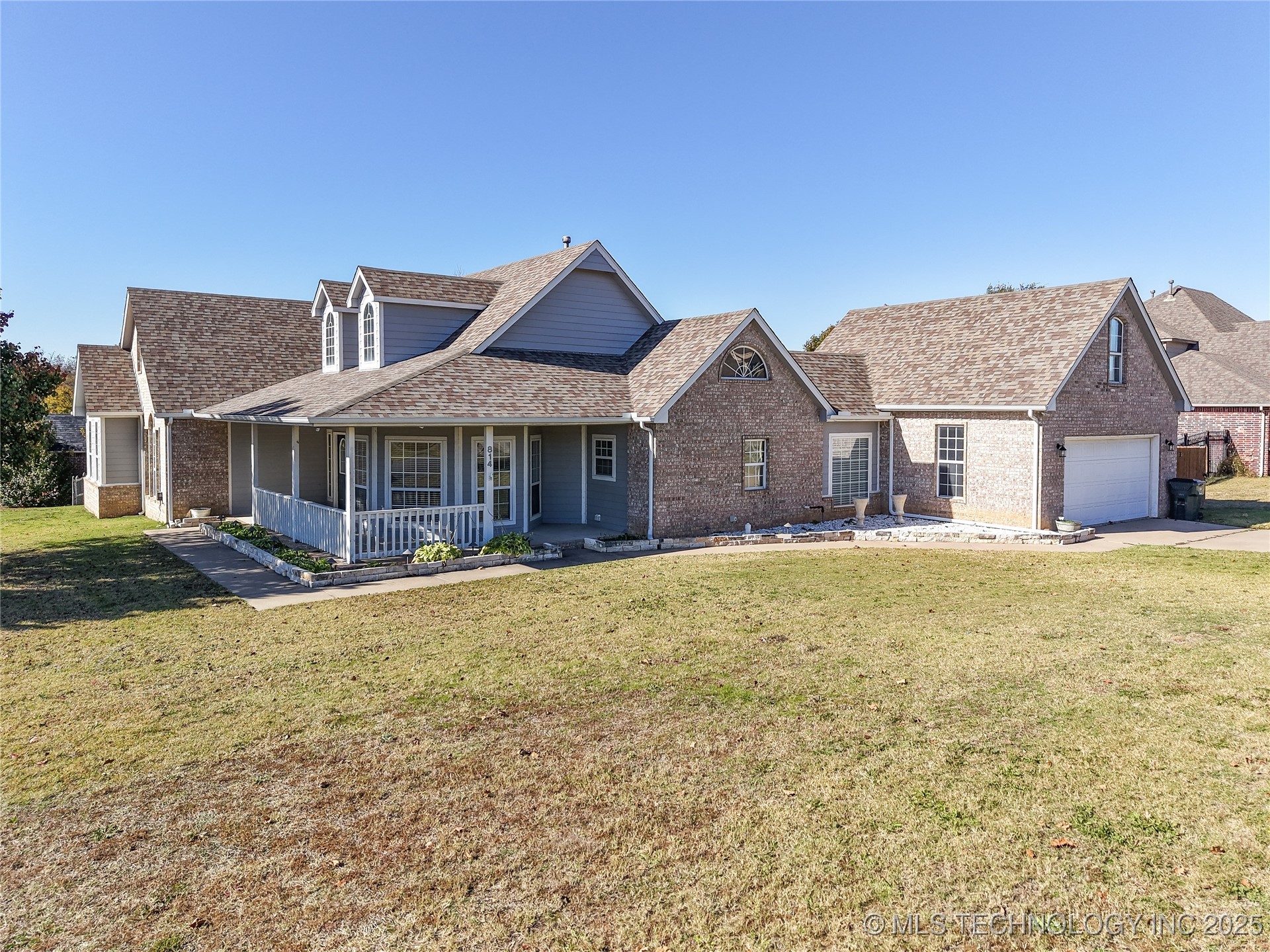 814 S Tall Chief Avenue Property Photo 2