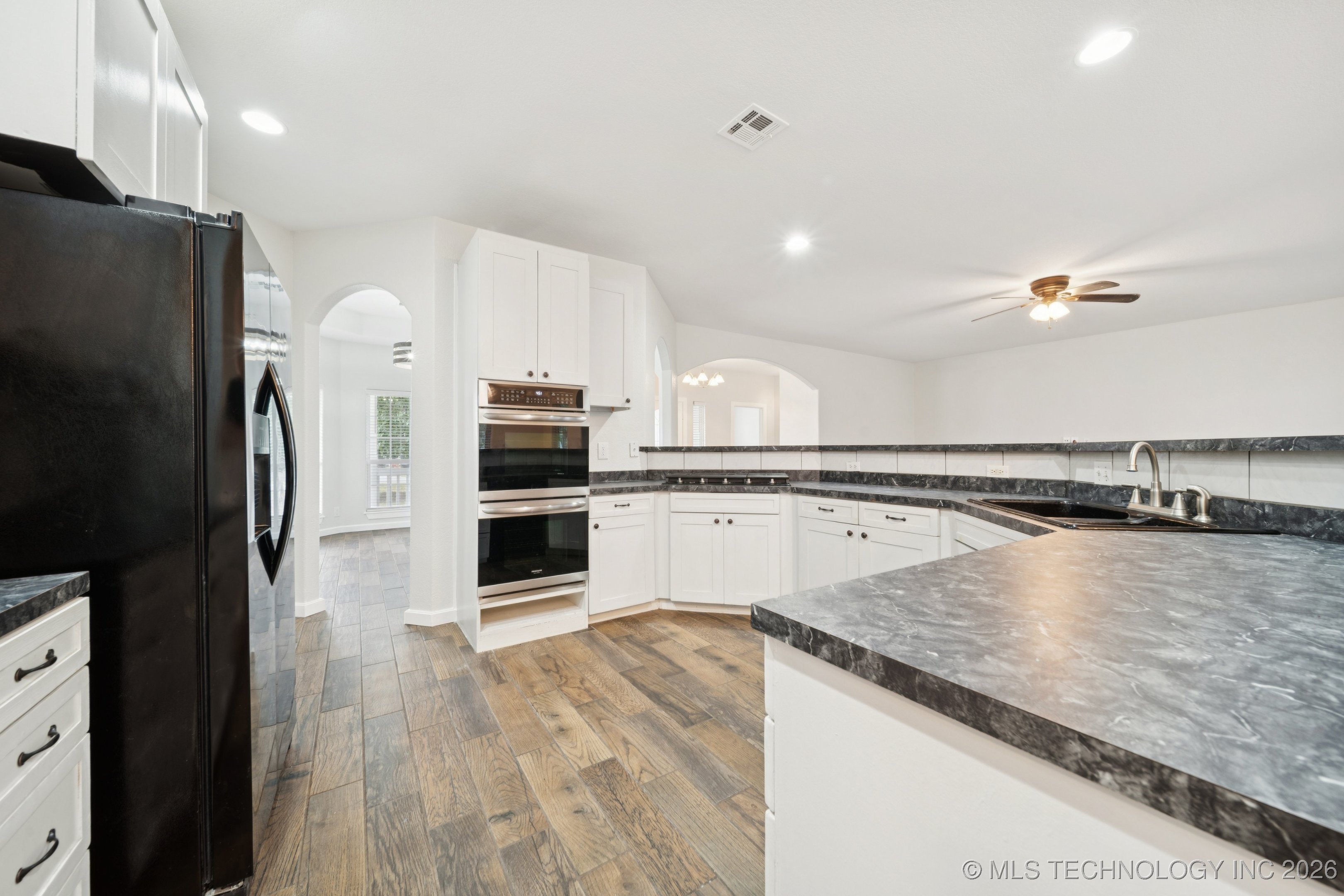 814 S Tall Chief Avenue Property Photo 10