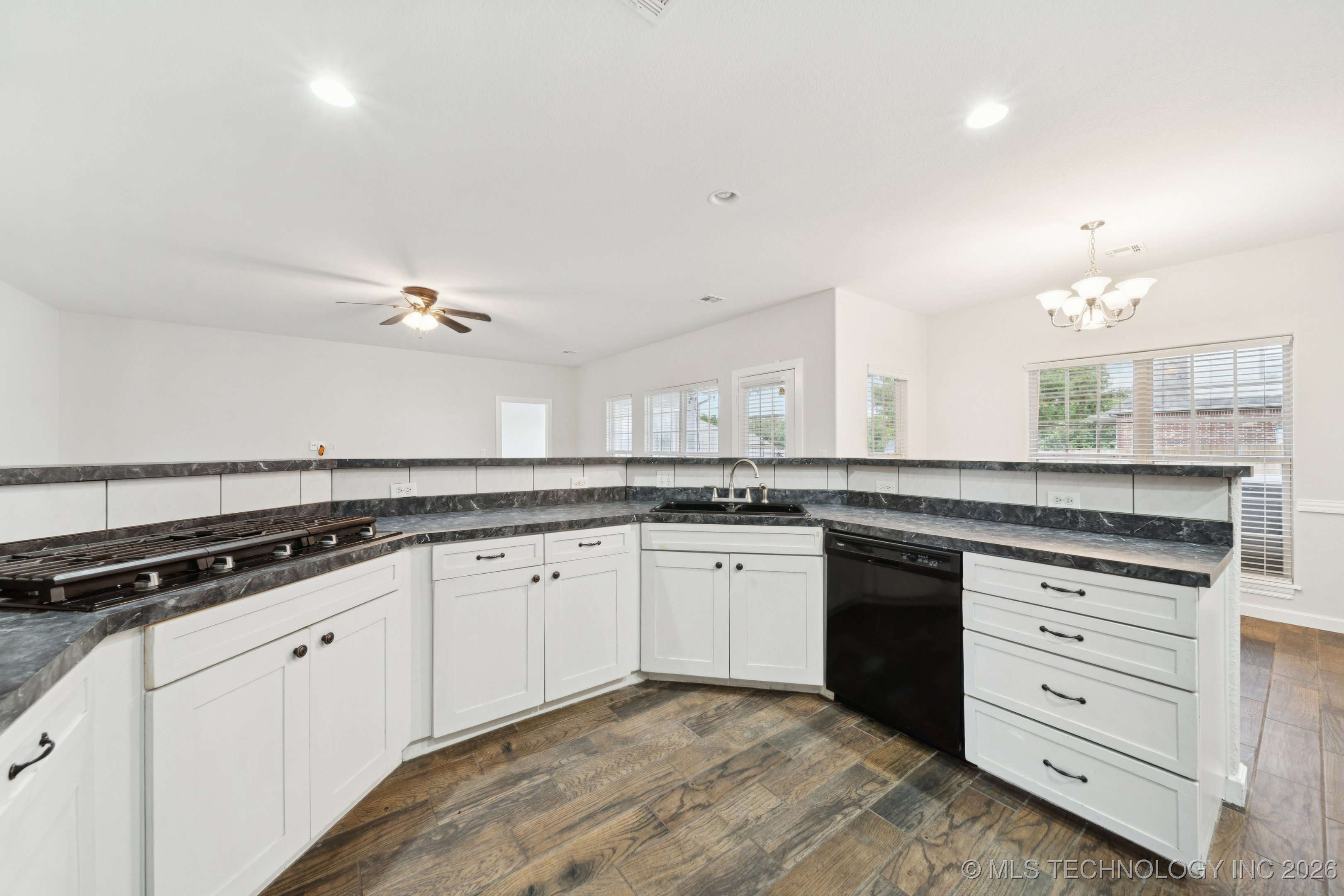 814 S Tall Chief Avenue Property Photo 11