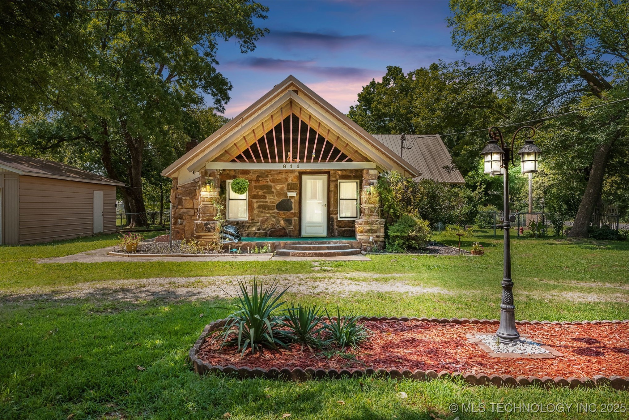 811 N State Street Property Photo 1