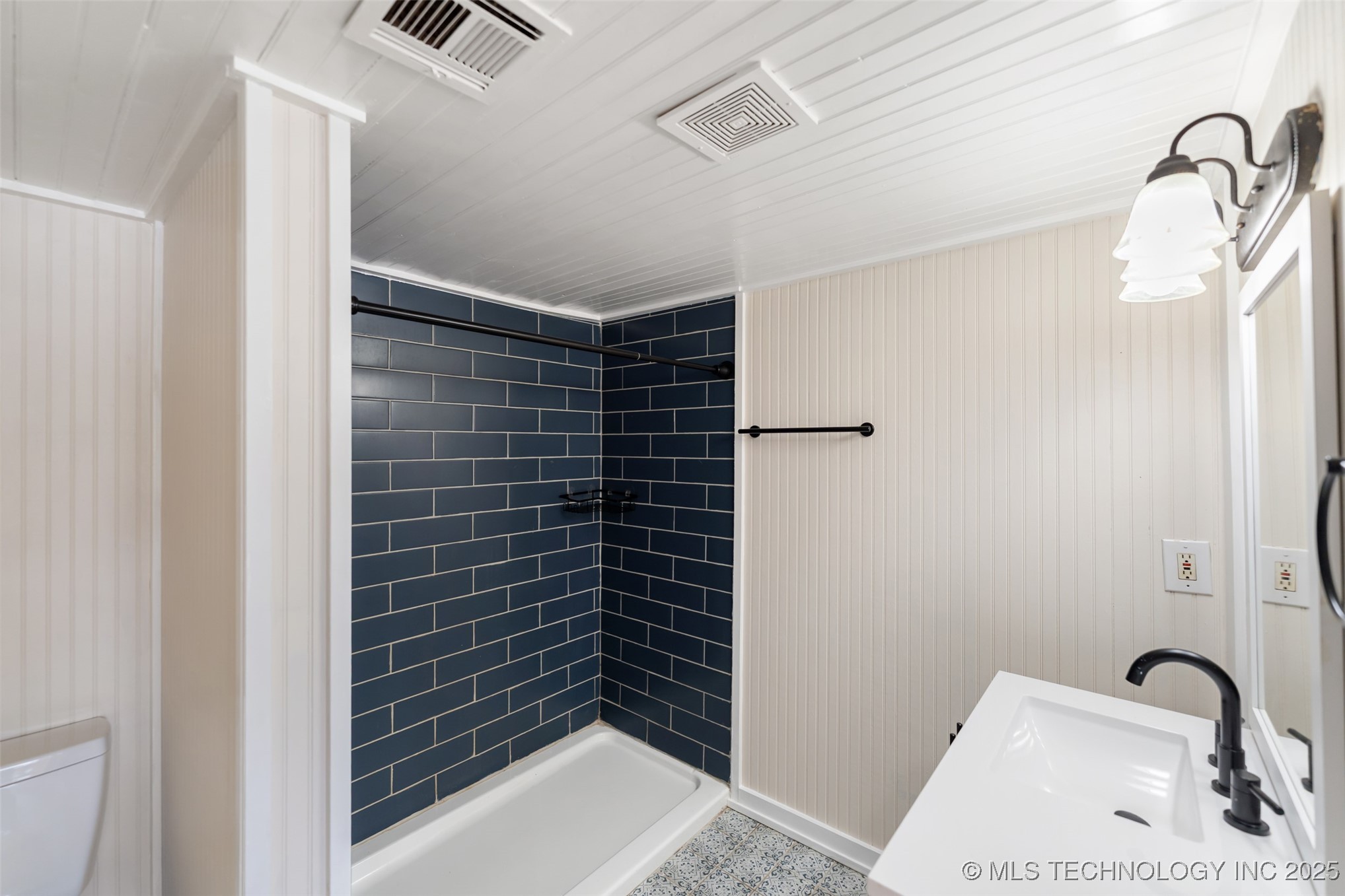 513 N Main Street Property Photo 9