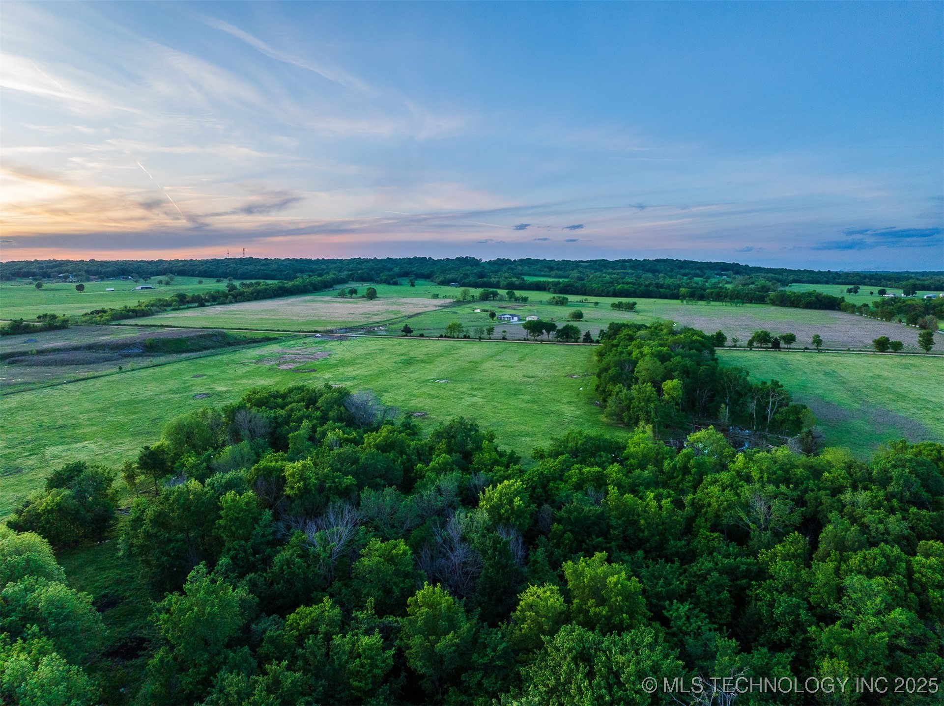 E 320 Road Property Photo 2