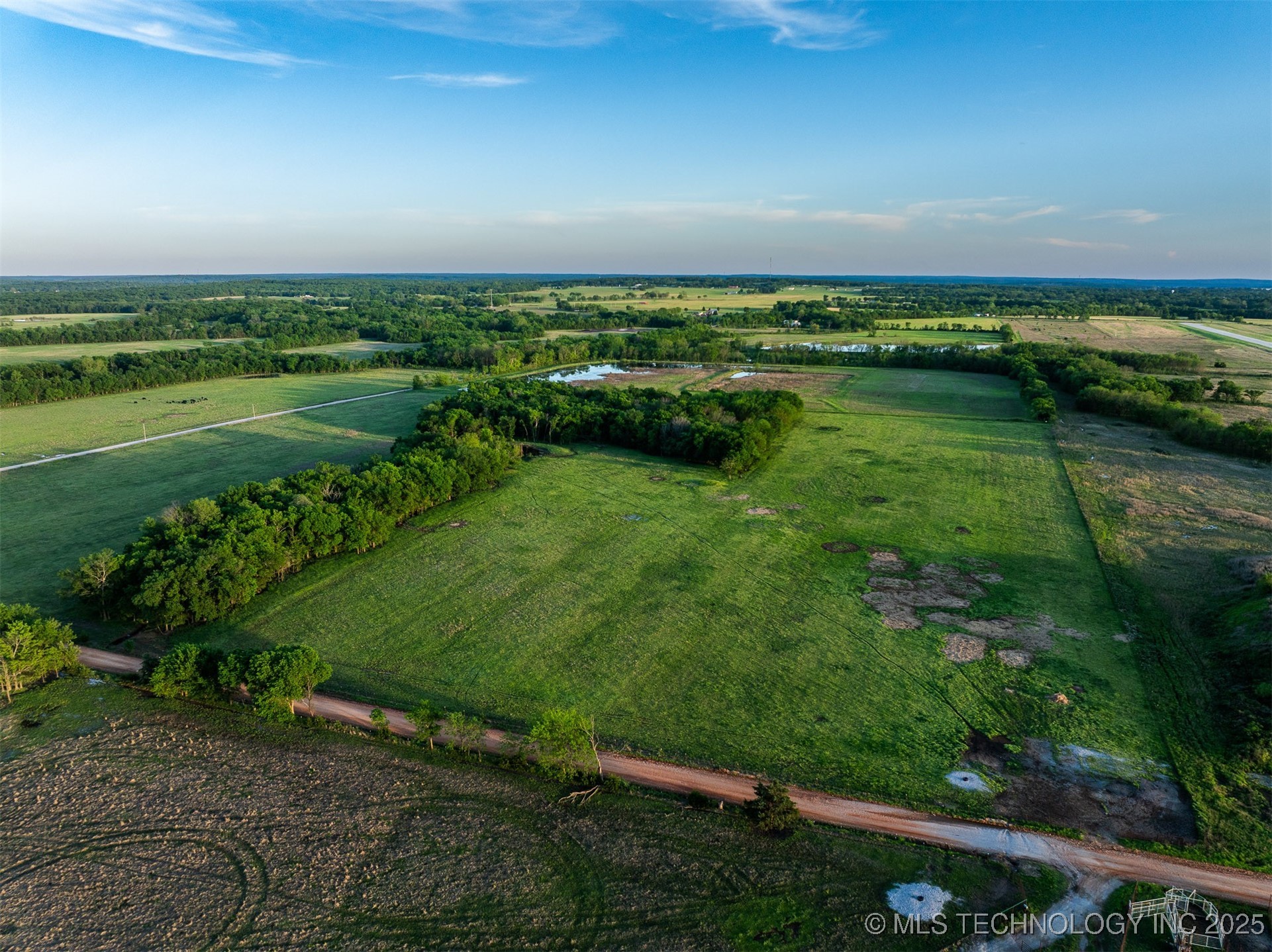 E 320 Road Property Photo 4