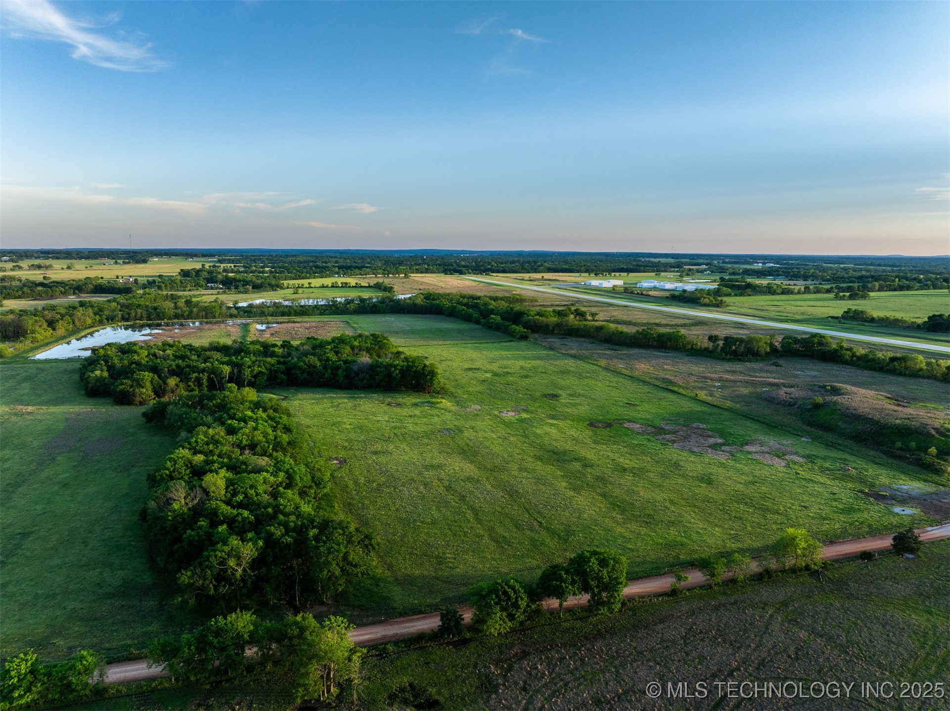 E 320 Road Property Photo 5