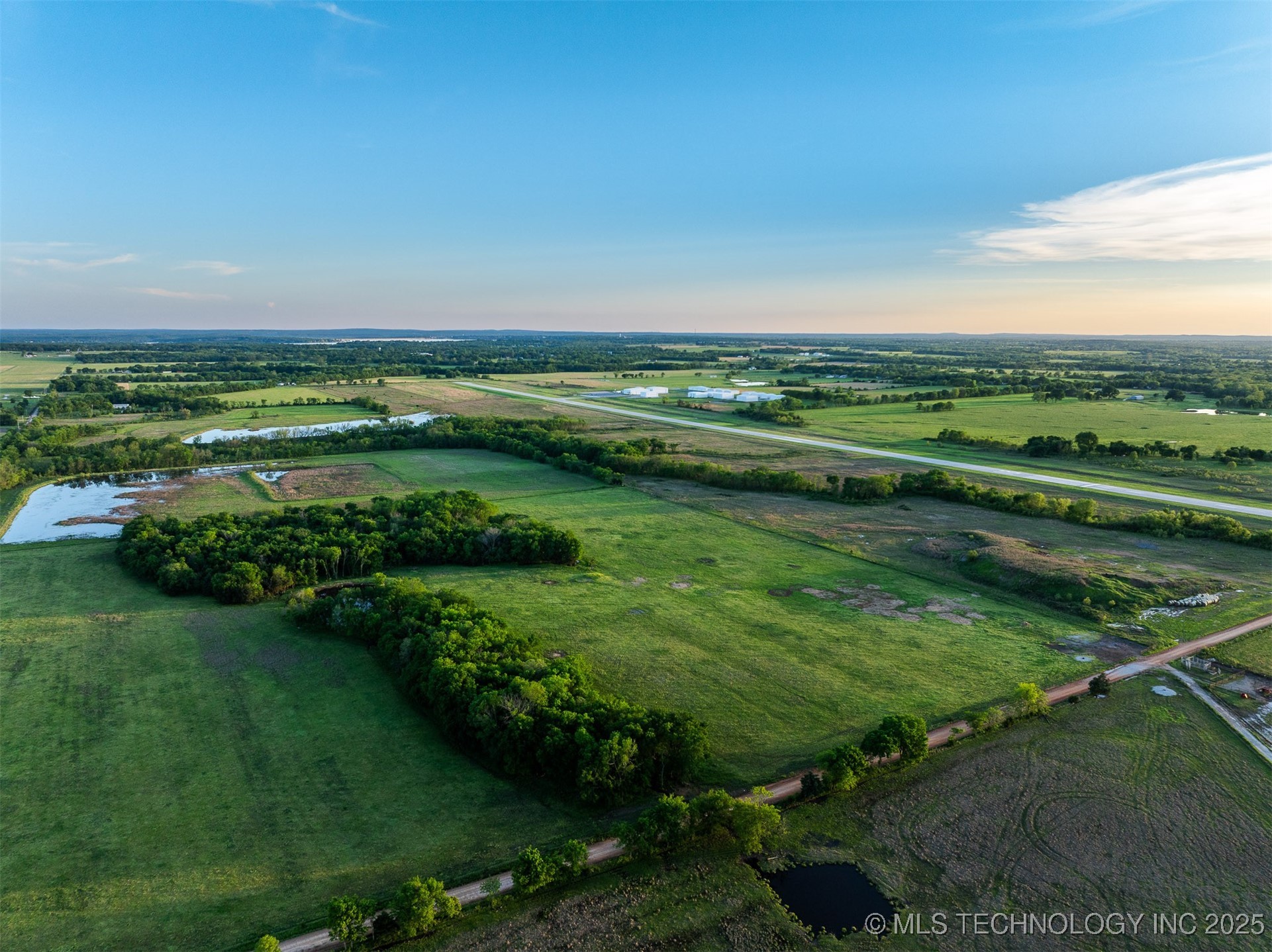 E 320 Road Property Photo 9