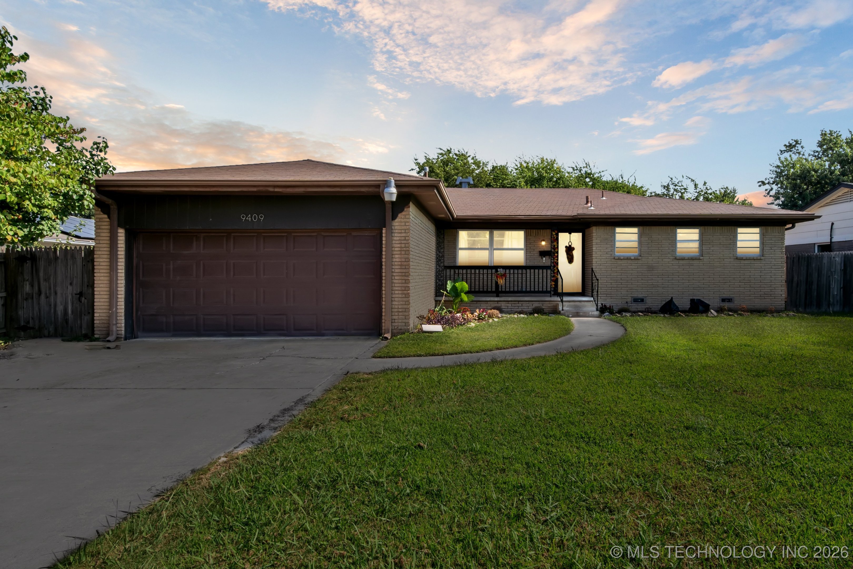 9409 E 49th Street Property Photo 1