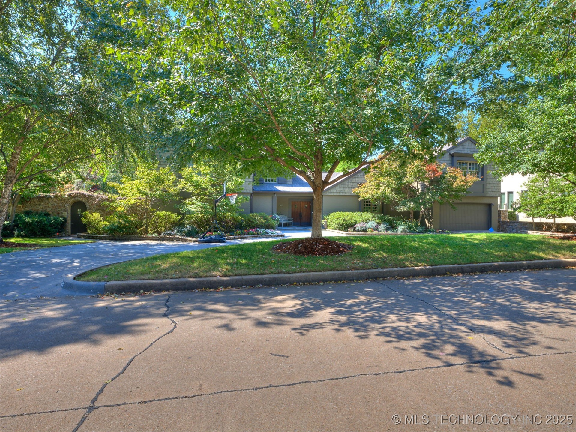 1782 E 30th Street Property Photo 3