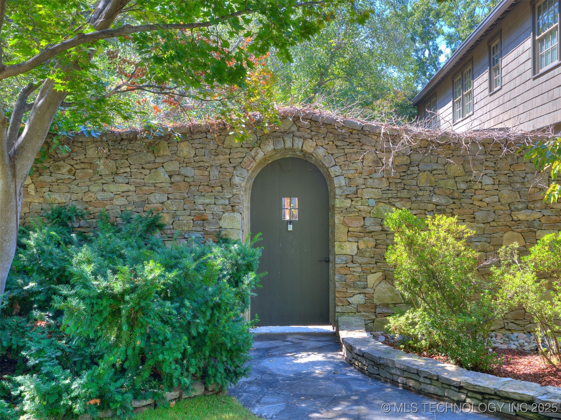 1782 E 30th Street Property Photo 6