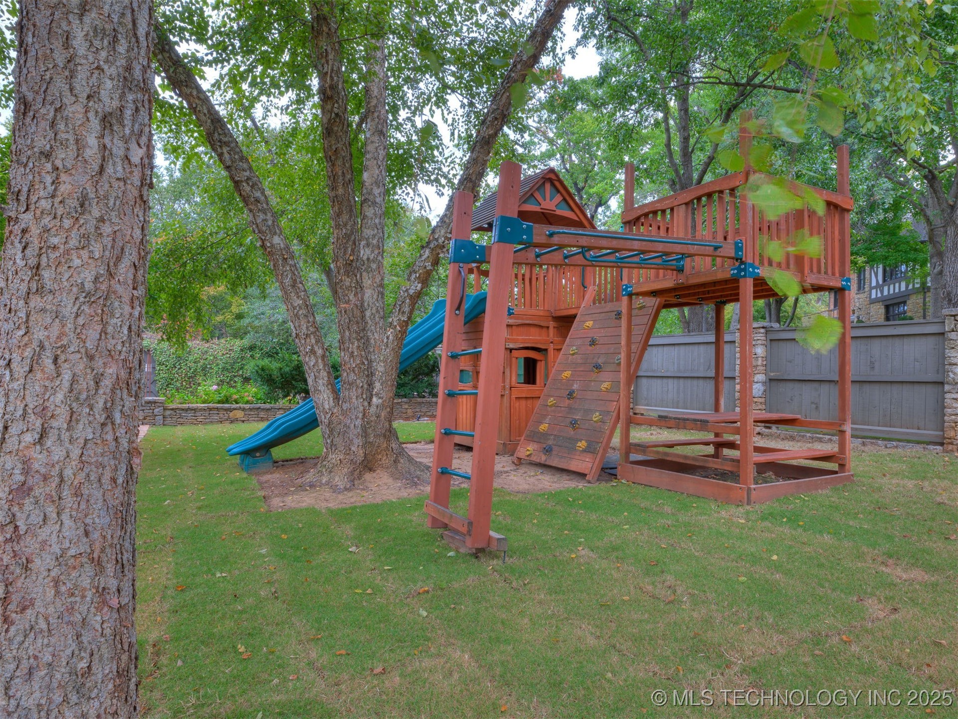 1782 E 30th Street Property Photo 10