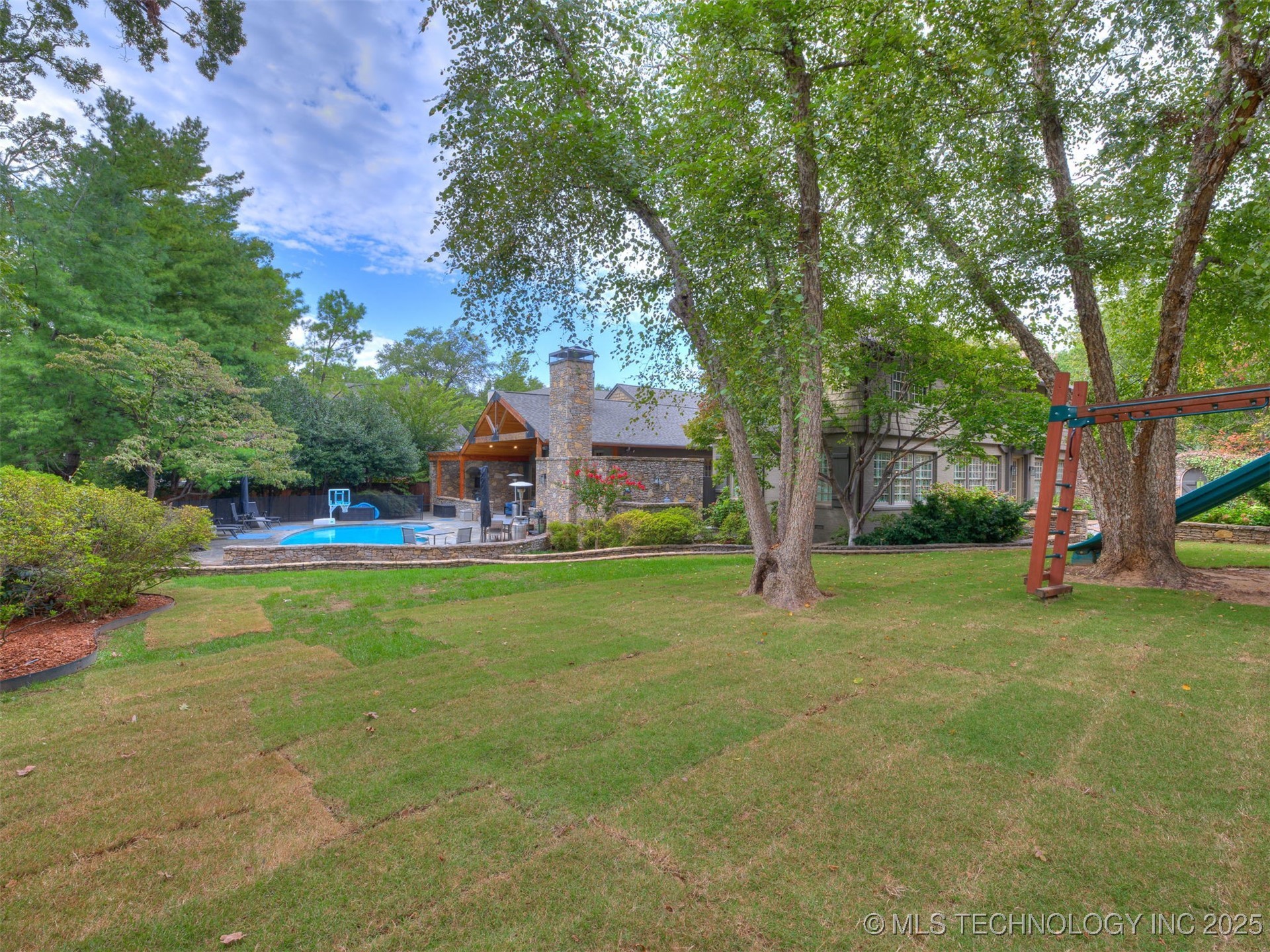 1782 E 30th Street Property Photo 11