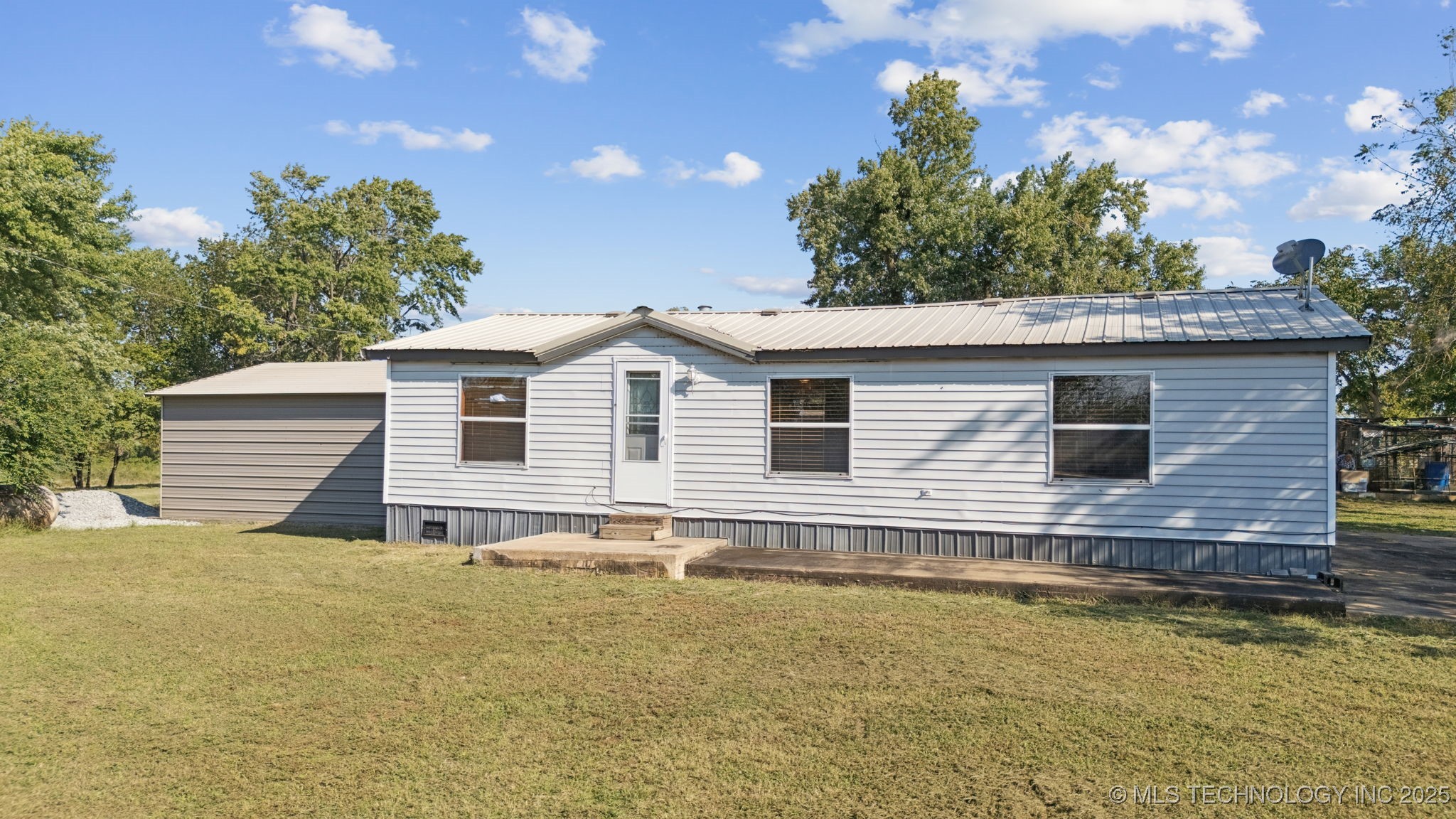 433432 E 260 Road Property Photo 3