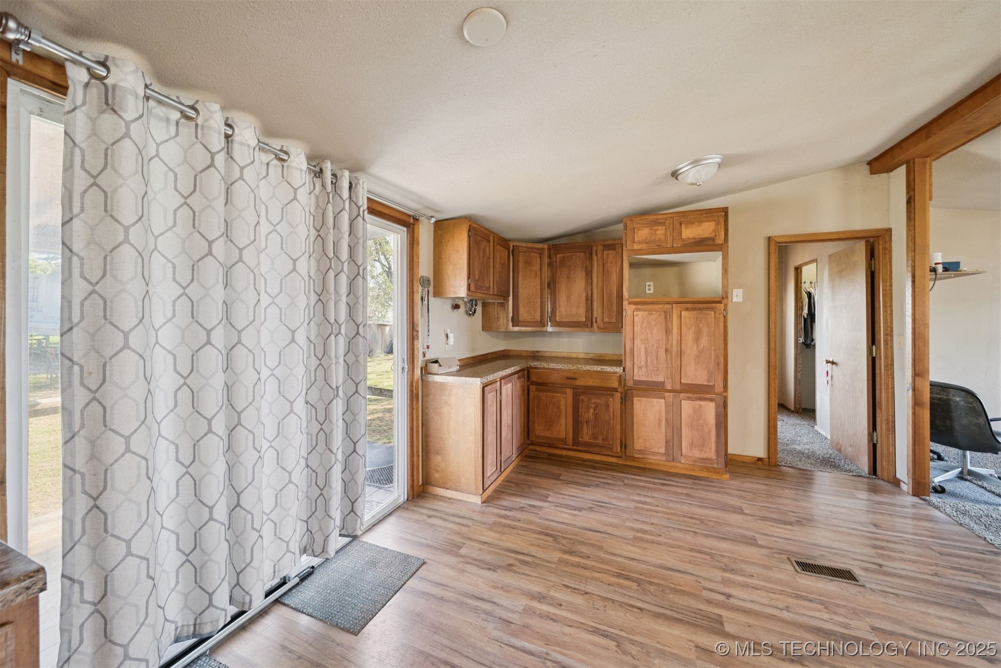 433432 E 260 Road Property Photo 12