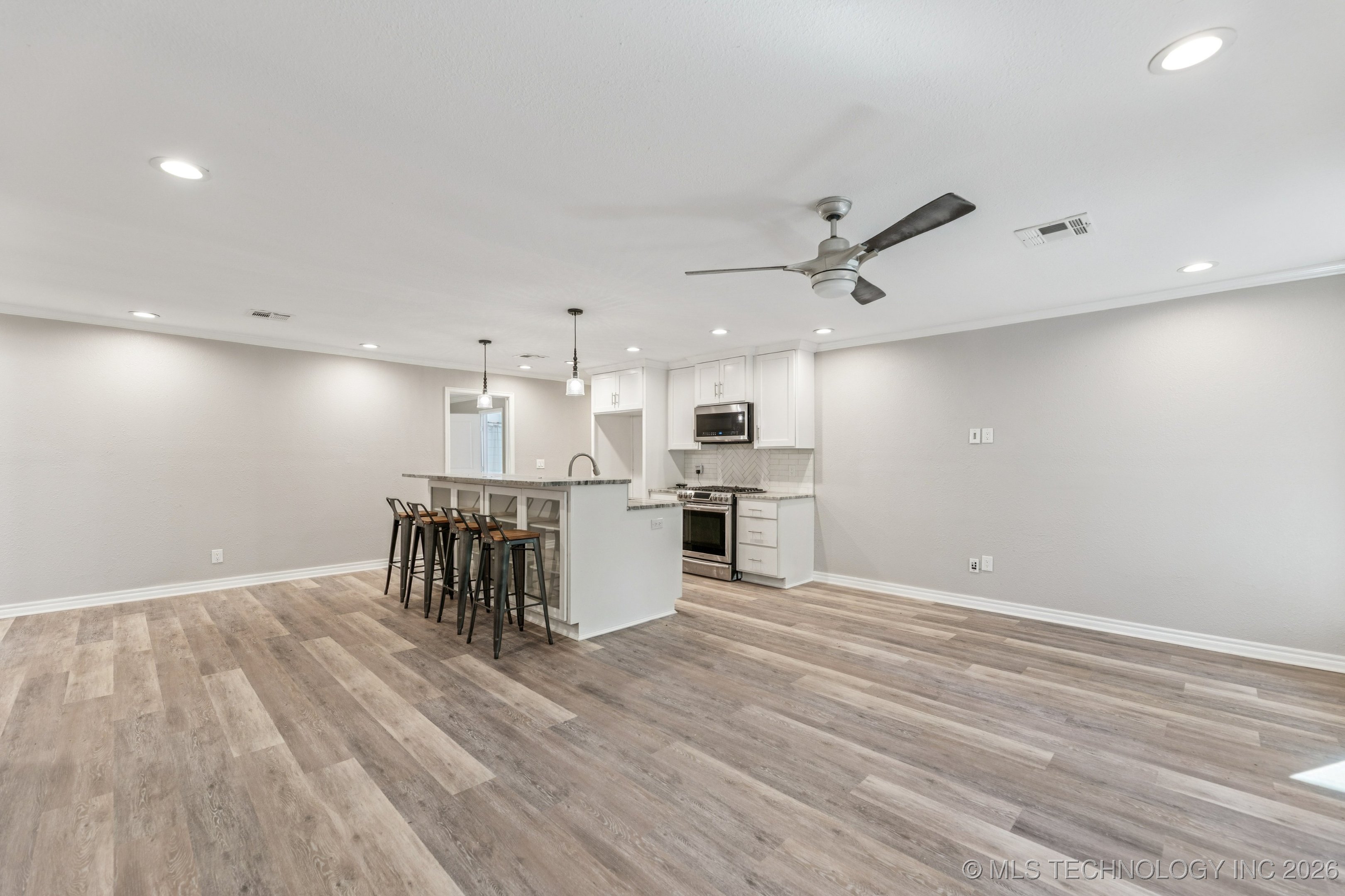 2824 New Prue Road Property Photo 4