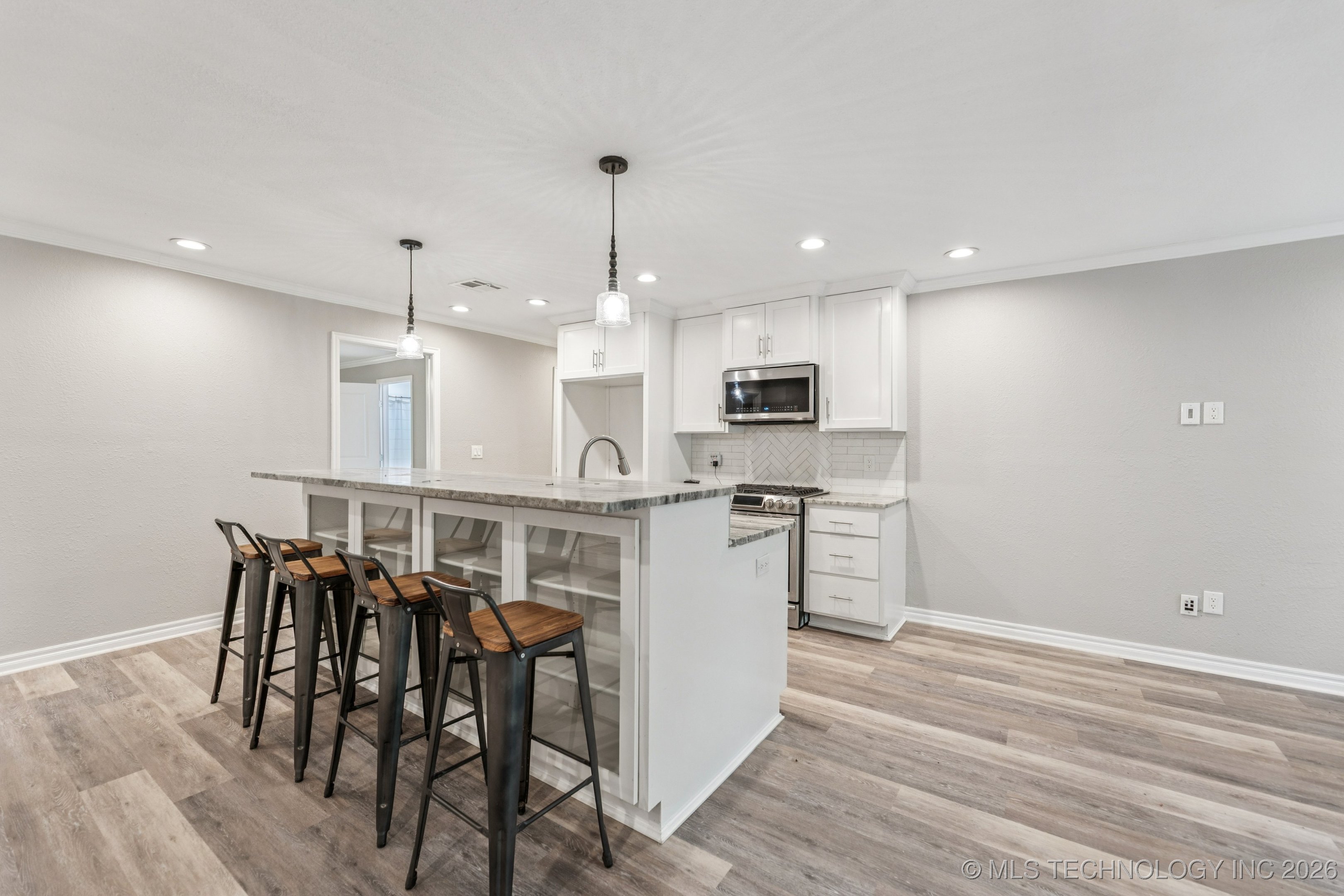 2824 New Prue Road Property Photo 5