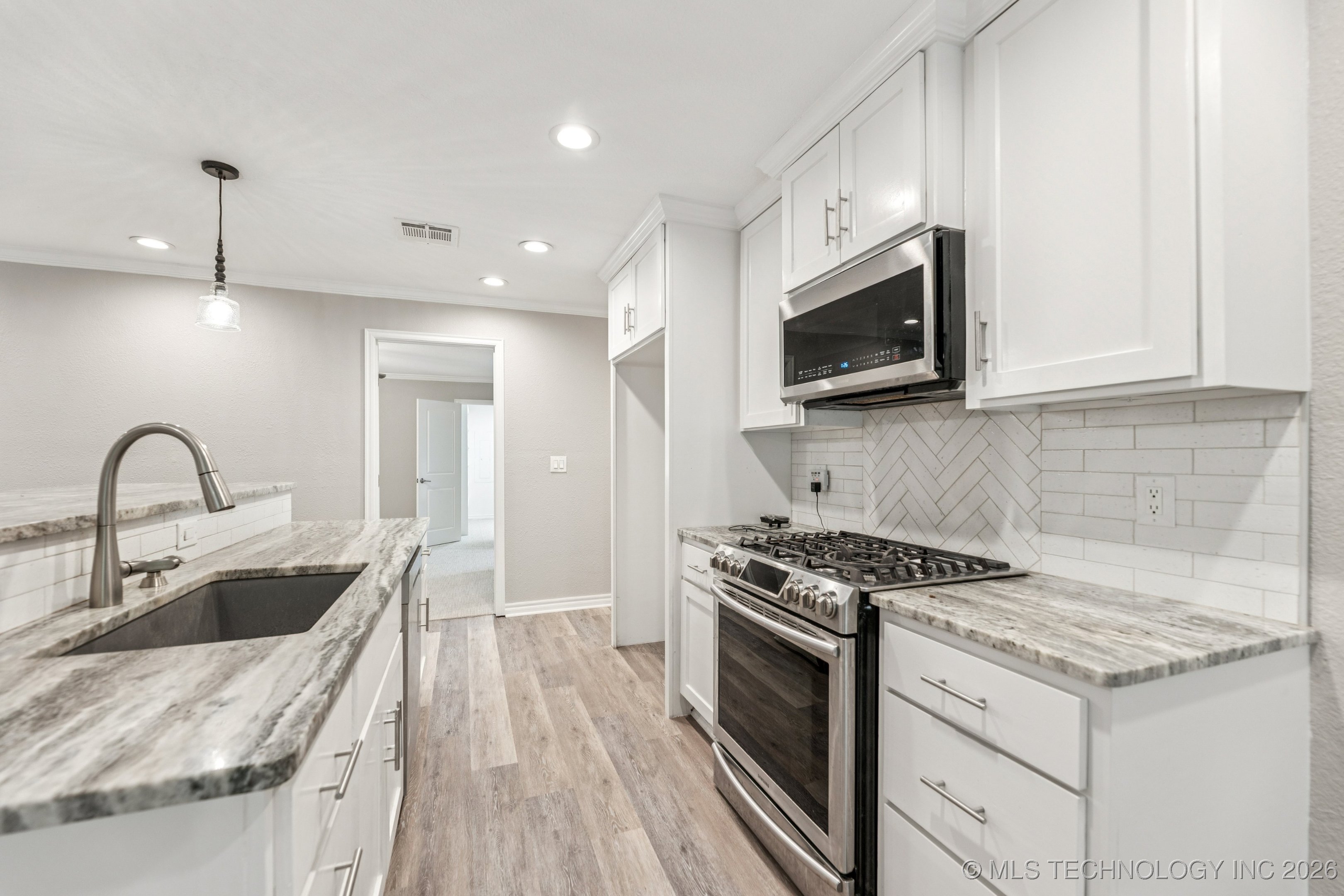 2824 New Prue Road Property Photo 11