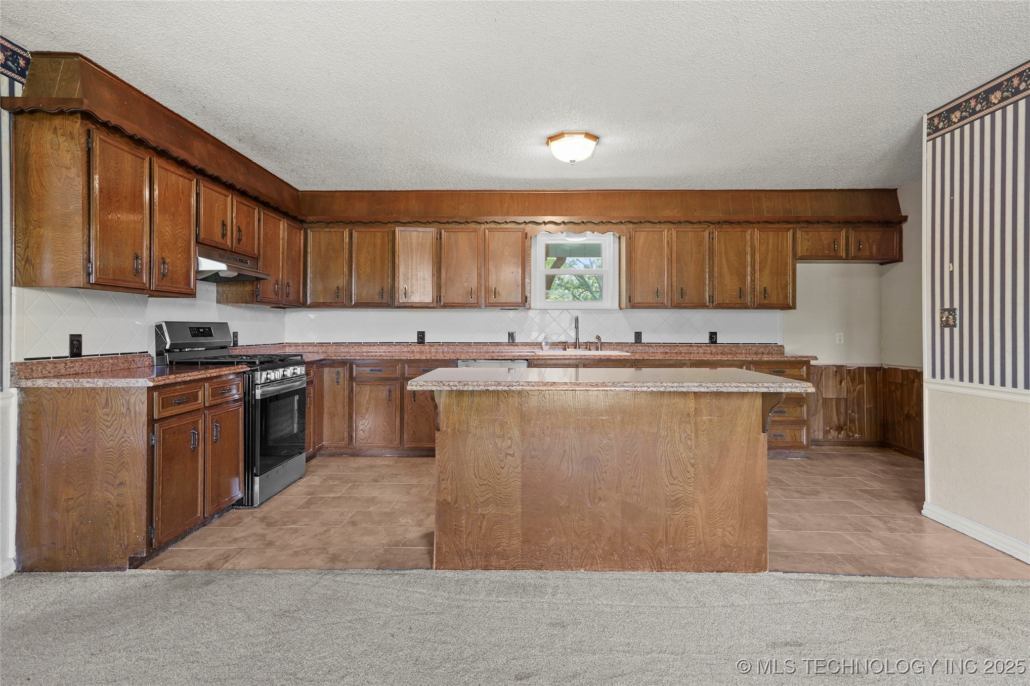 27208 E 41st Street S Property Photo 11