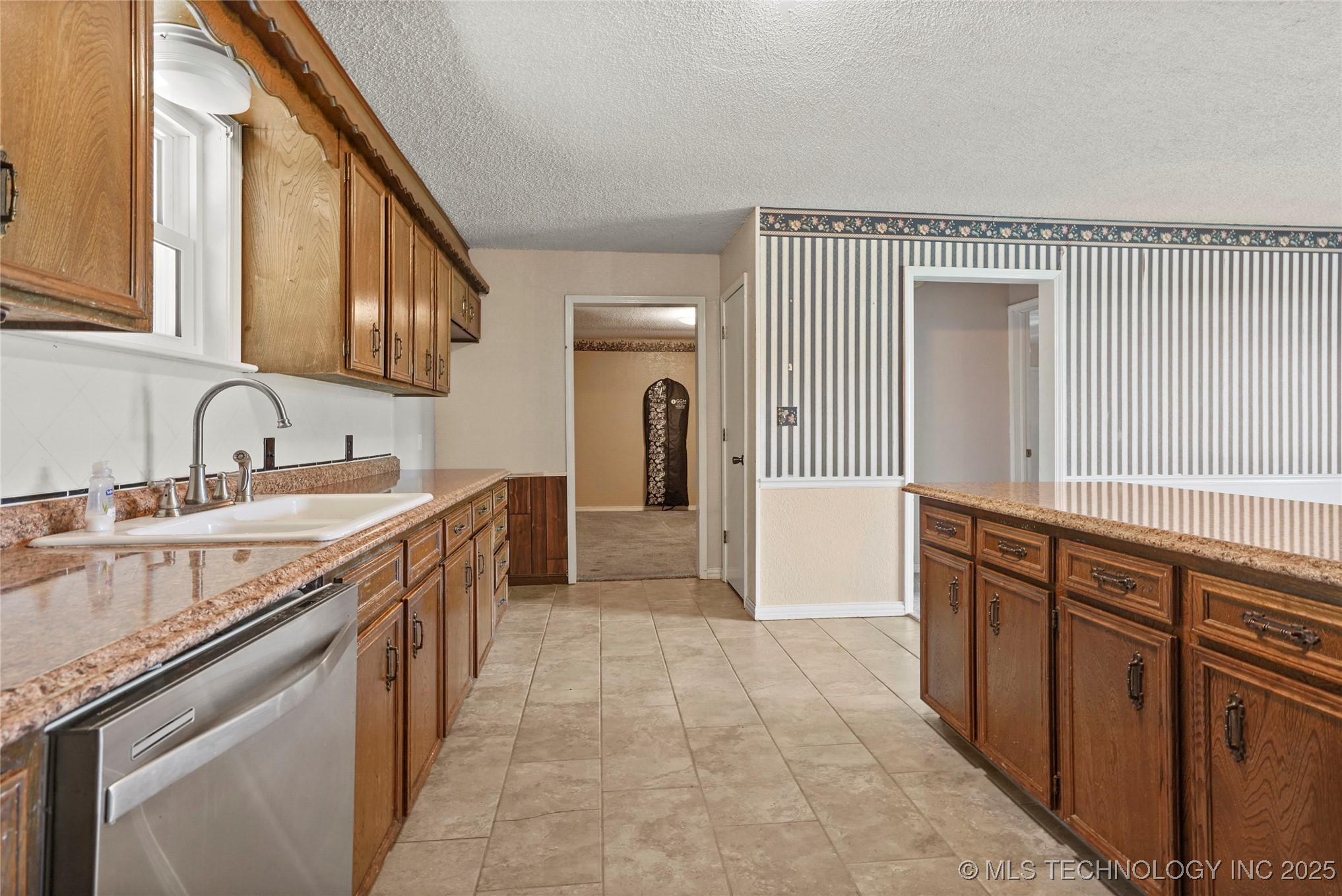 27208 E 41st Street S Property Photo 12