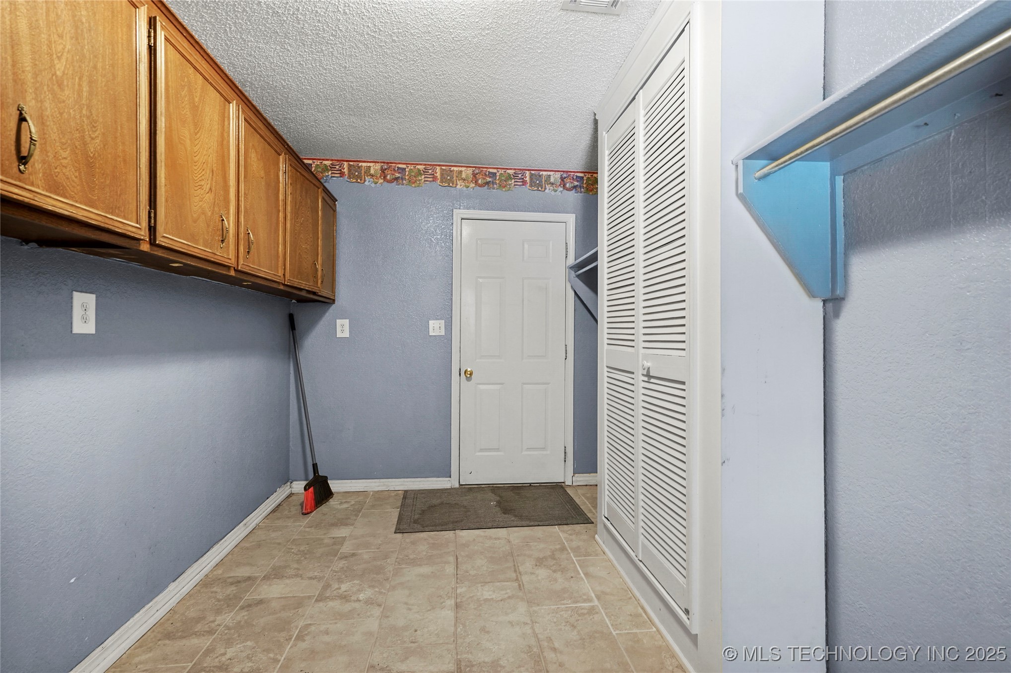 27208 E 41st Street S Property Photo 16