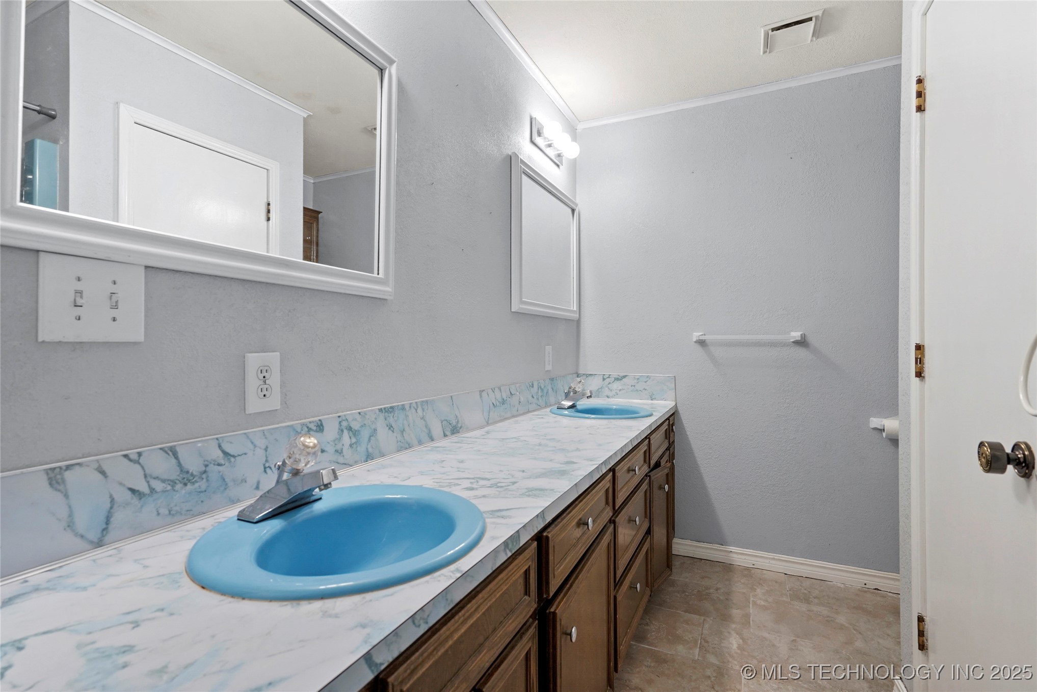 27208 E 41st Street S Property Photo 26