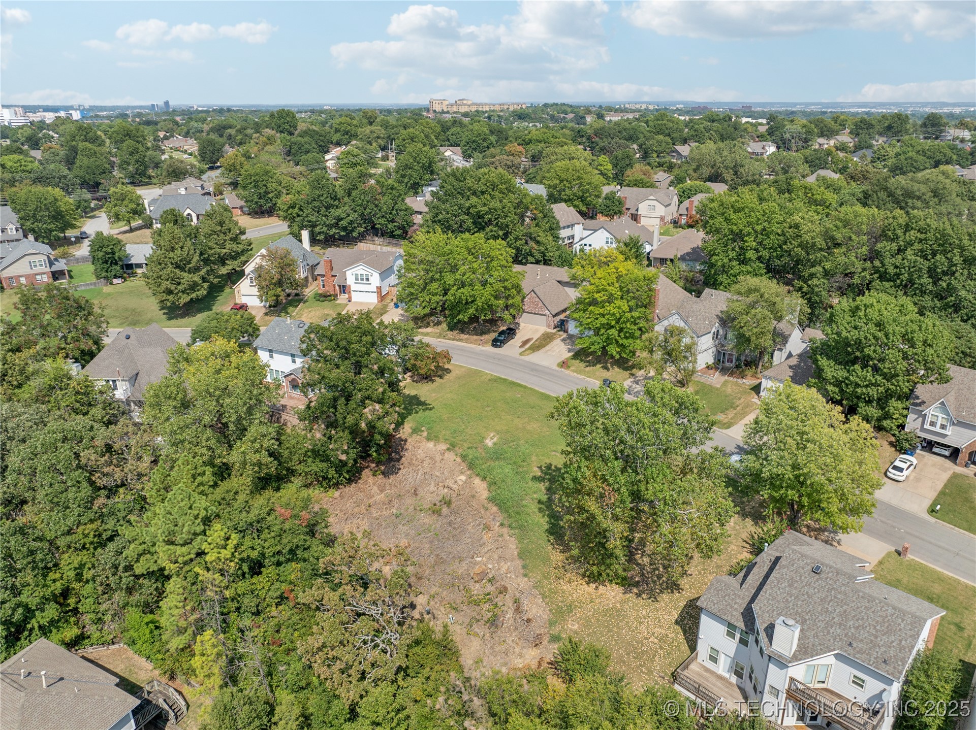 7738 S Canton Avenue Property Photo 8