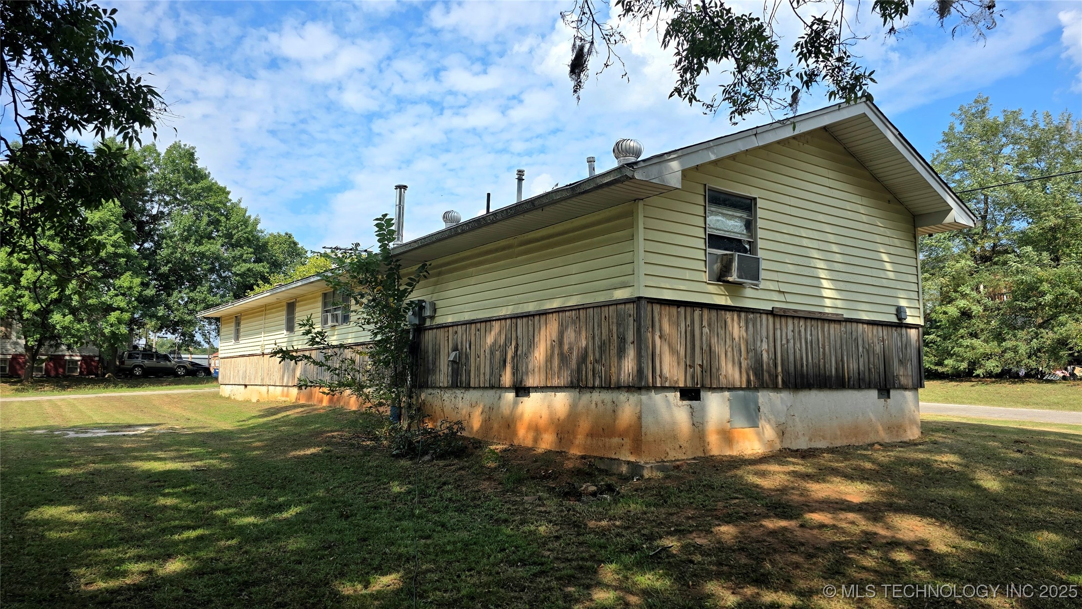 701 Johnson Property Photo 5