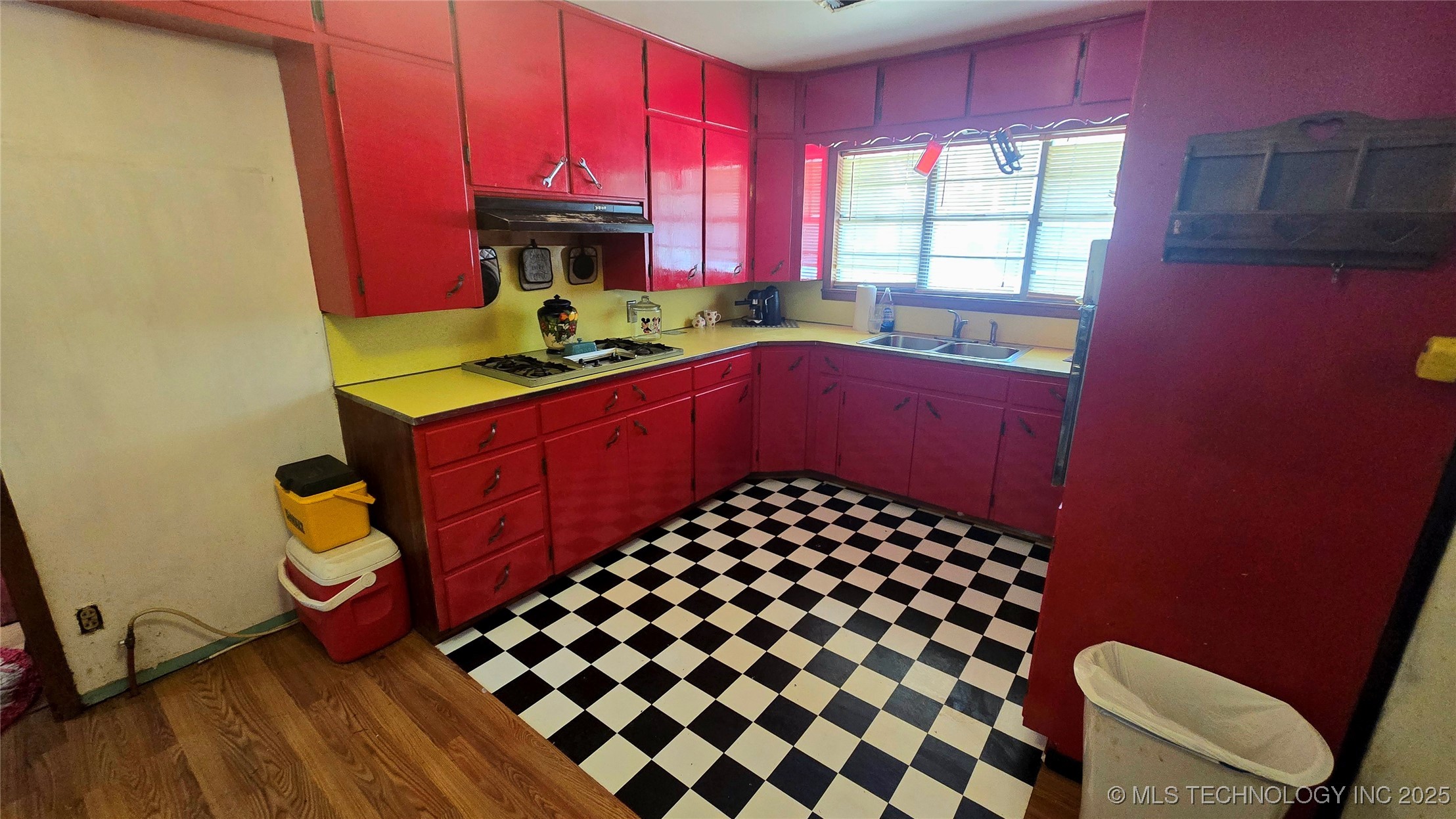 701 Johnson Property Photo 10