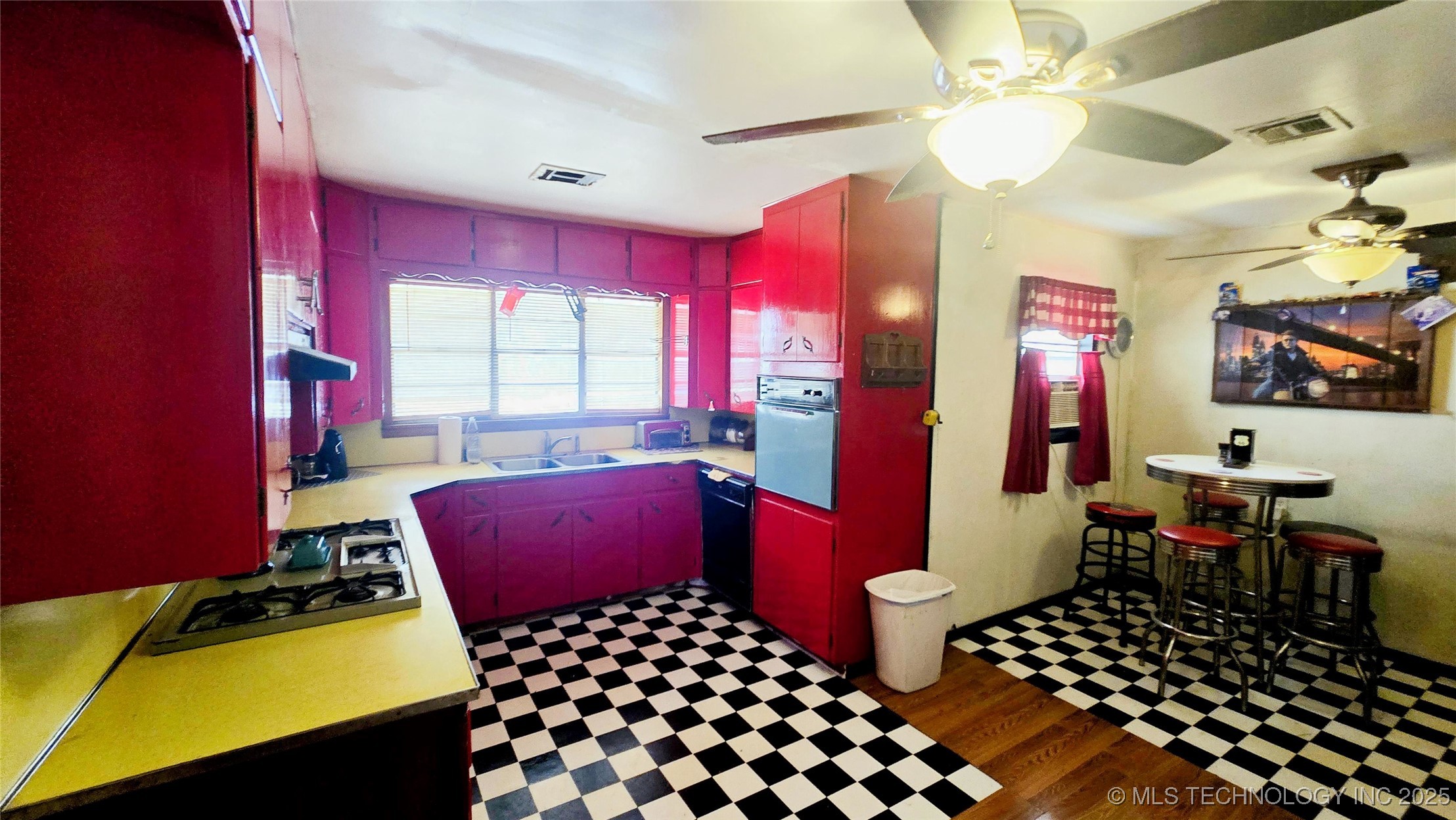 701 Johnson Property Photo 11