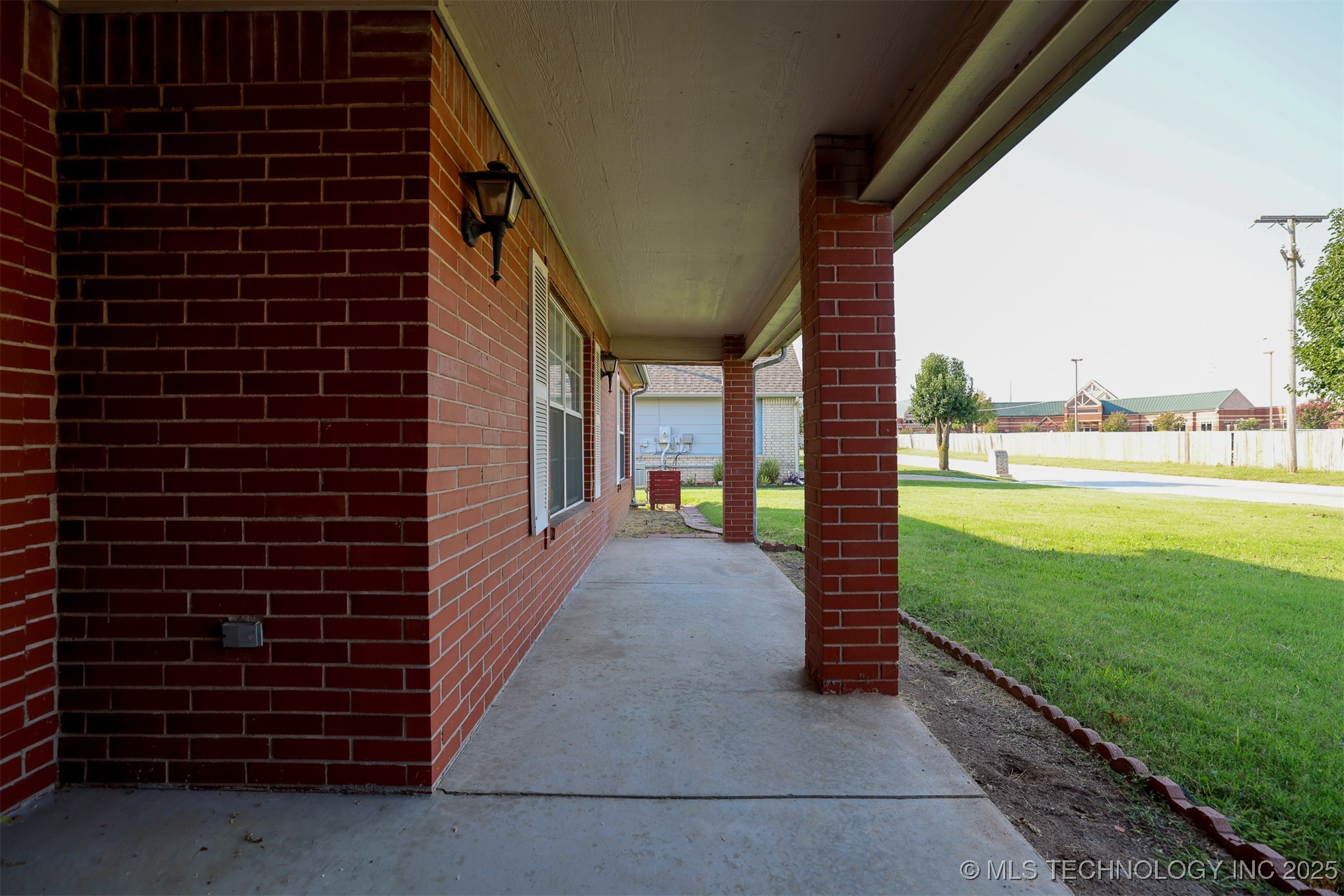 1601 N Detroit Avenue Property Photo 4