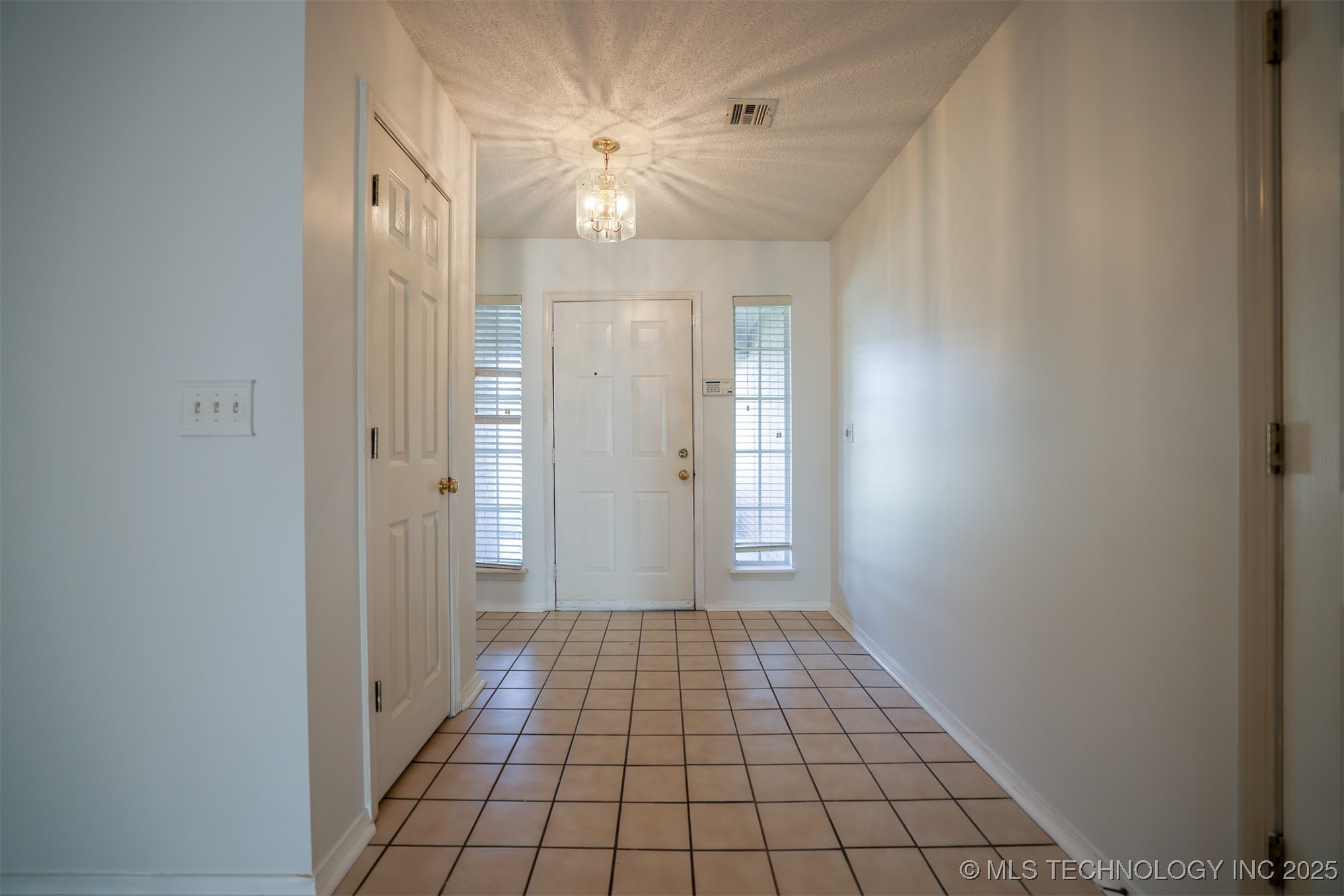 1601 N Detroit Avenue Property Photo 5