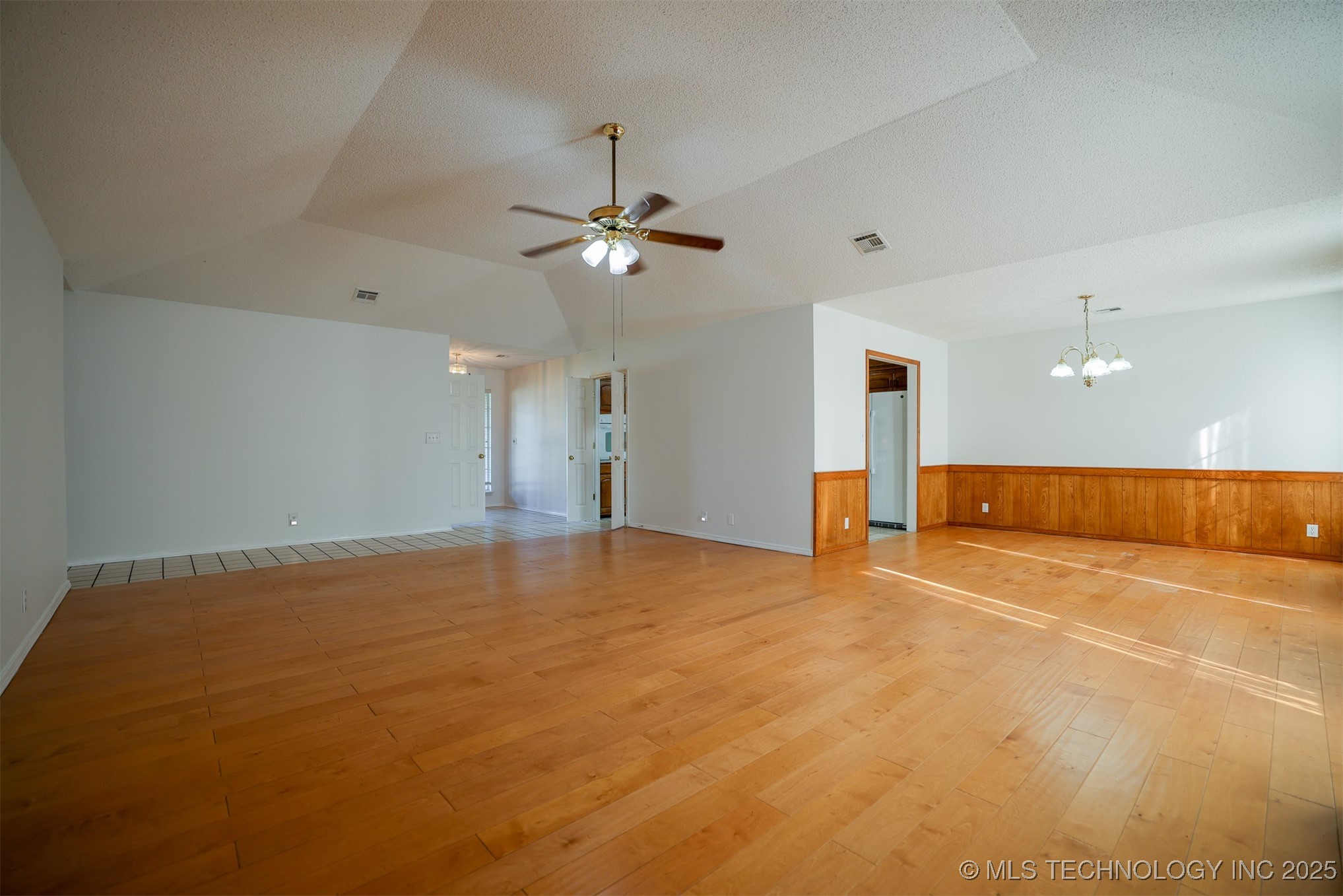 1601 N Detroit Avenue Property Photo 6