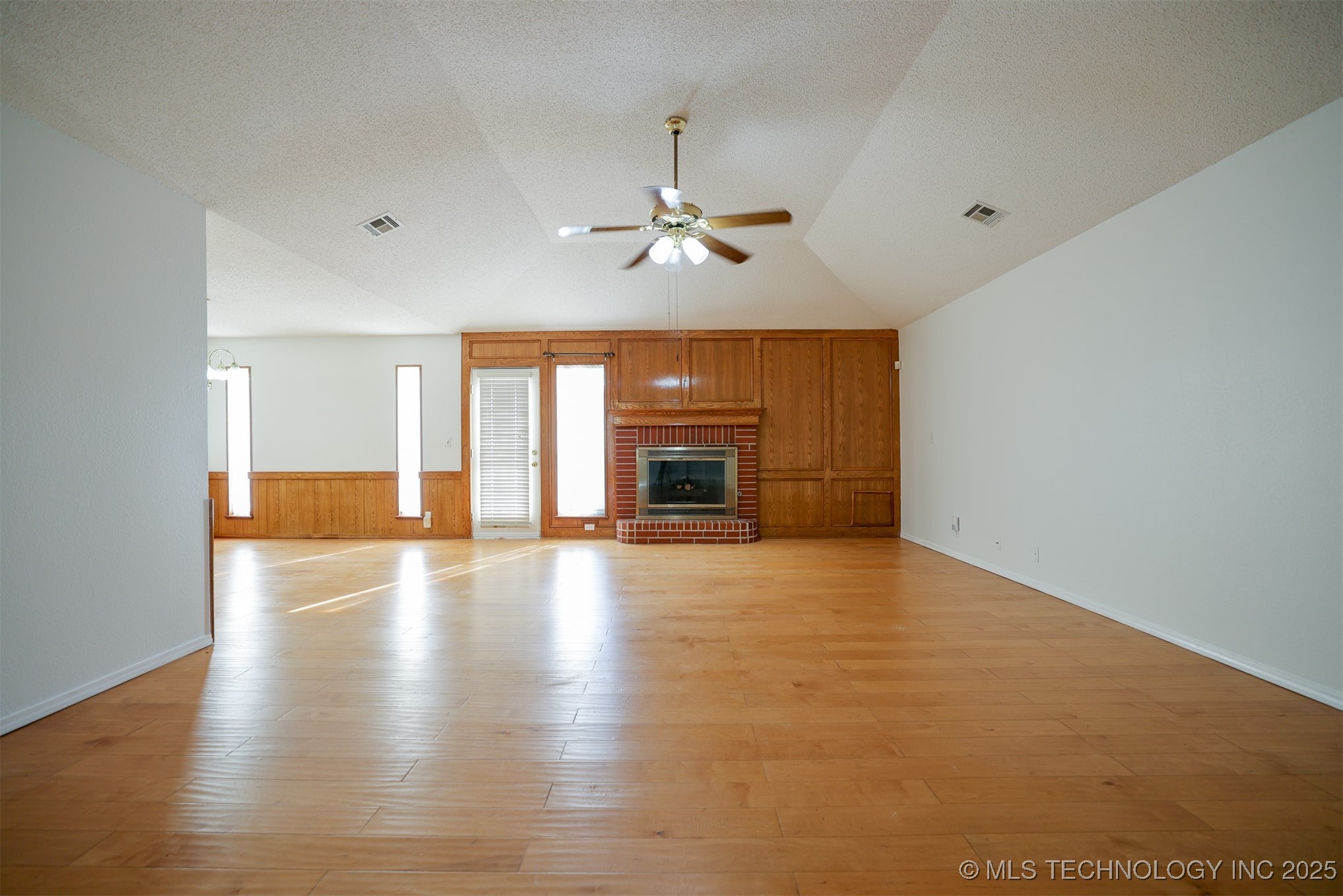 1601 N Detroit Avenue Property Photo 7