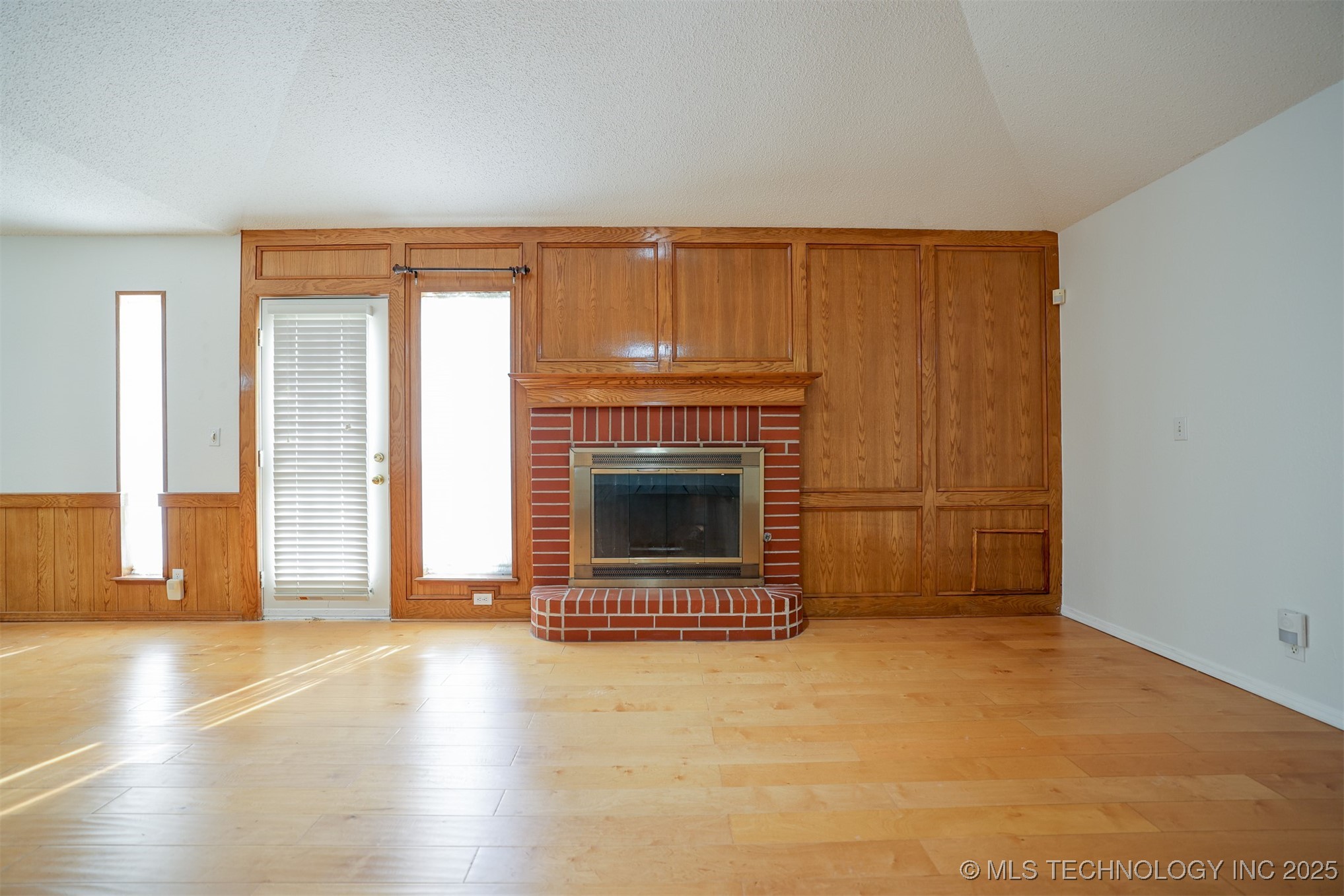1601 N Detroit Avenue Property Photo 8