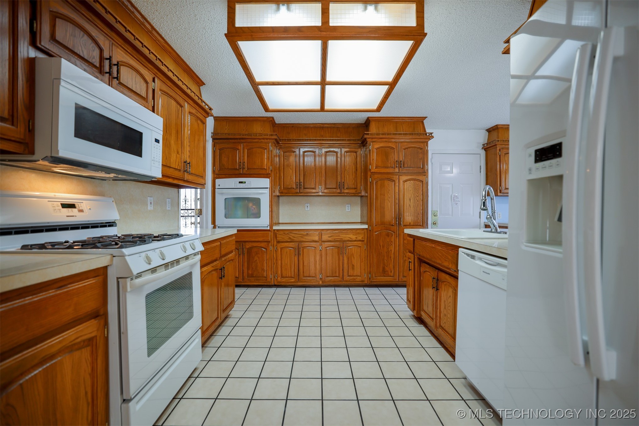 1601 N Detroit Avenue Property Photo 12