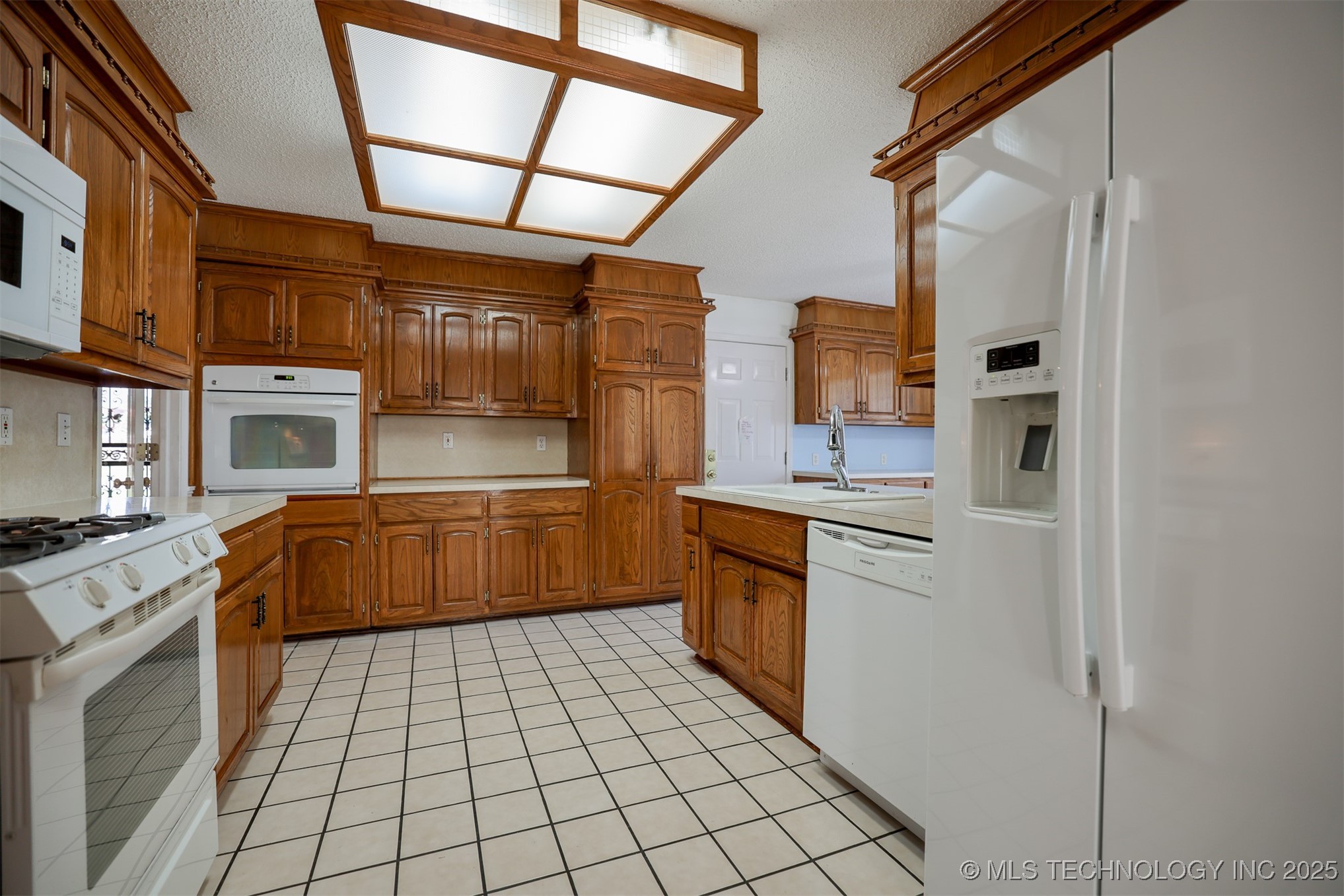 1601 N Detroit Avenue Property Photo 14