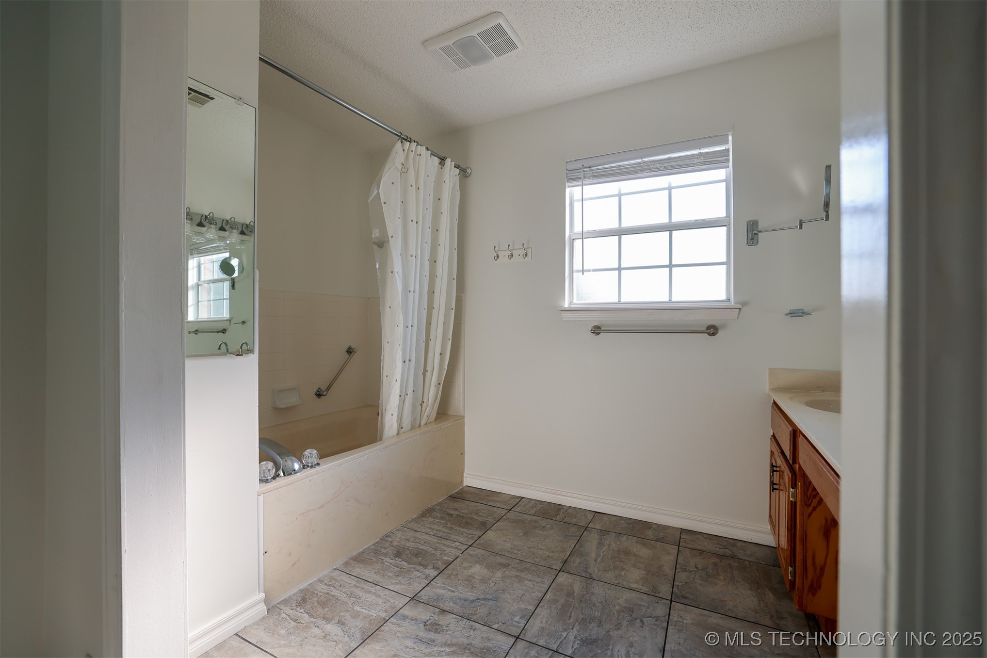 1601 N Detroit Avenue Property Photo 21