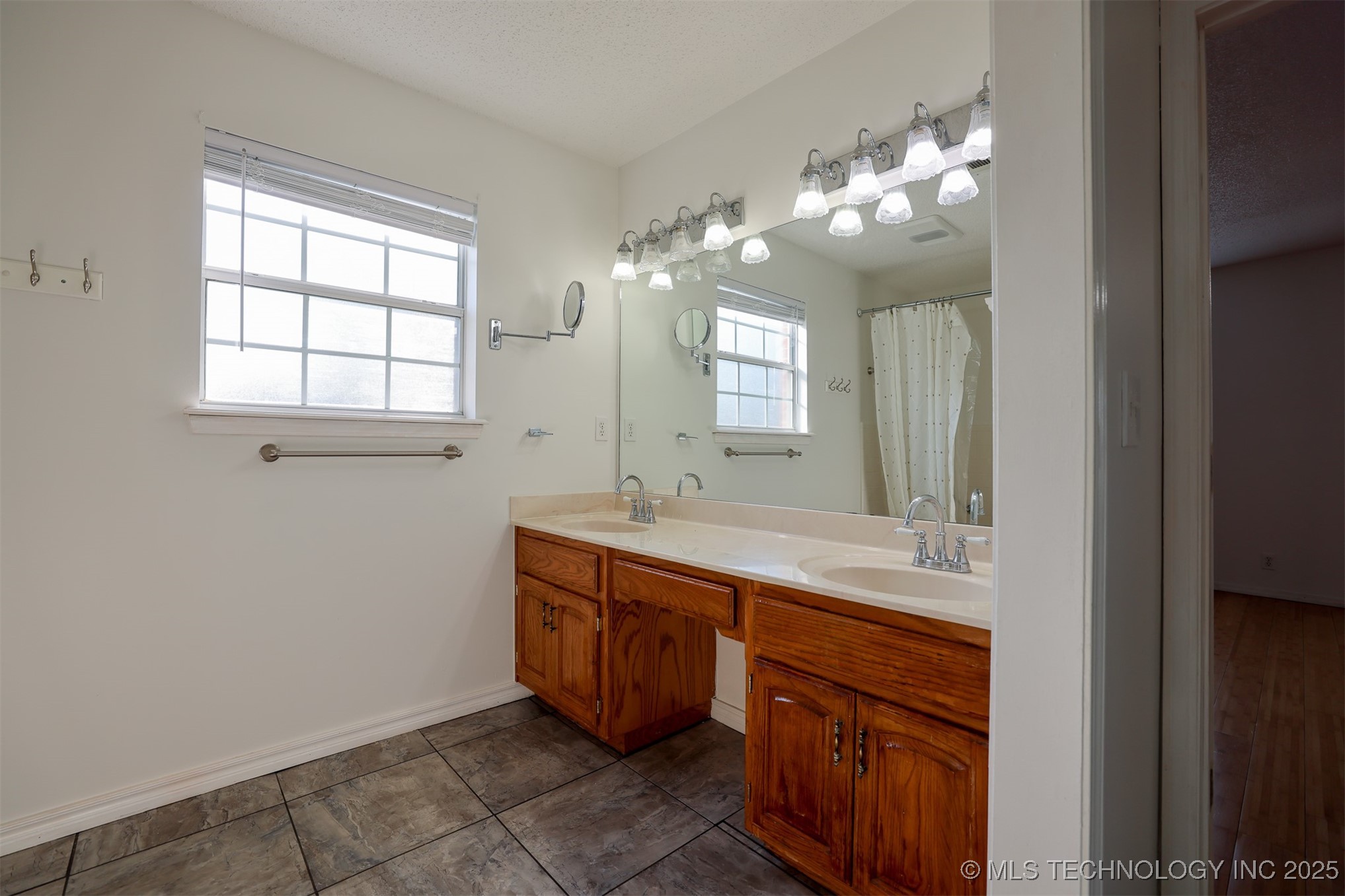 1601 N Detroit Avenue Property Photo 22