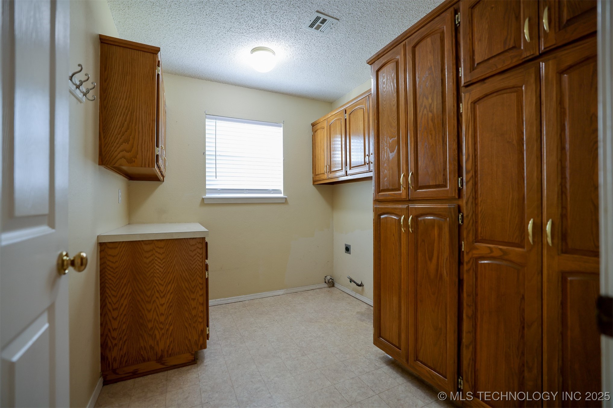 1601 N Detroit Avenue Property Photo 25