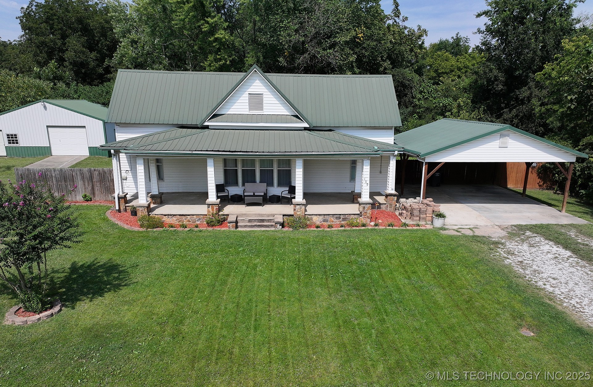 109 W Lee Property Photo 1