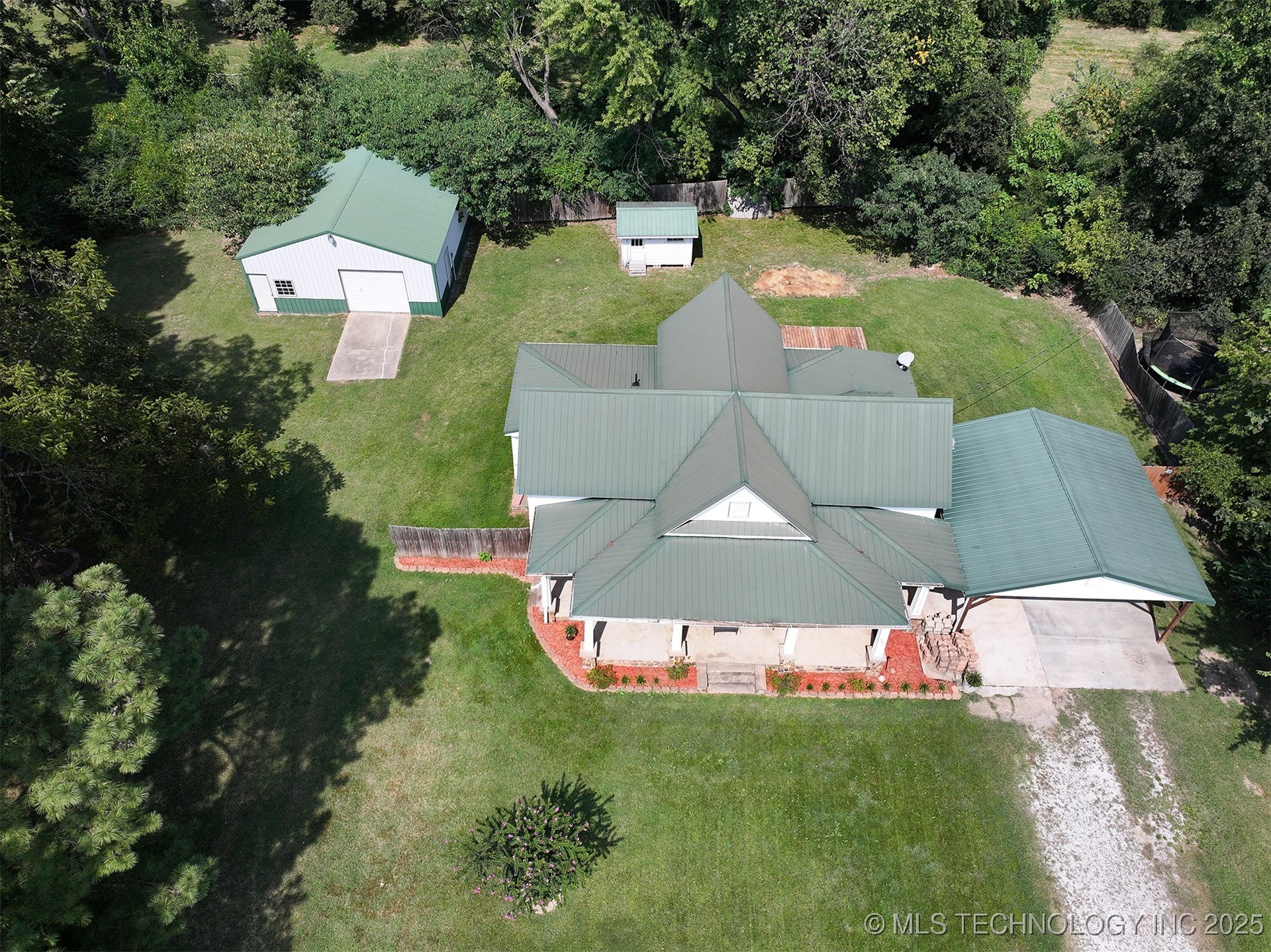 109 W Lee Property Photo 3