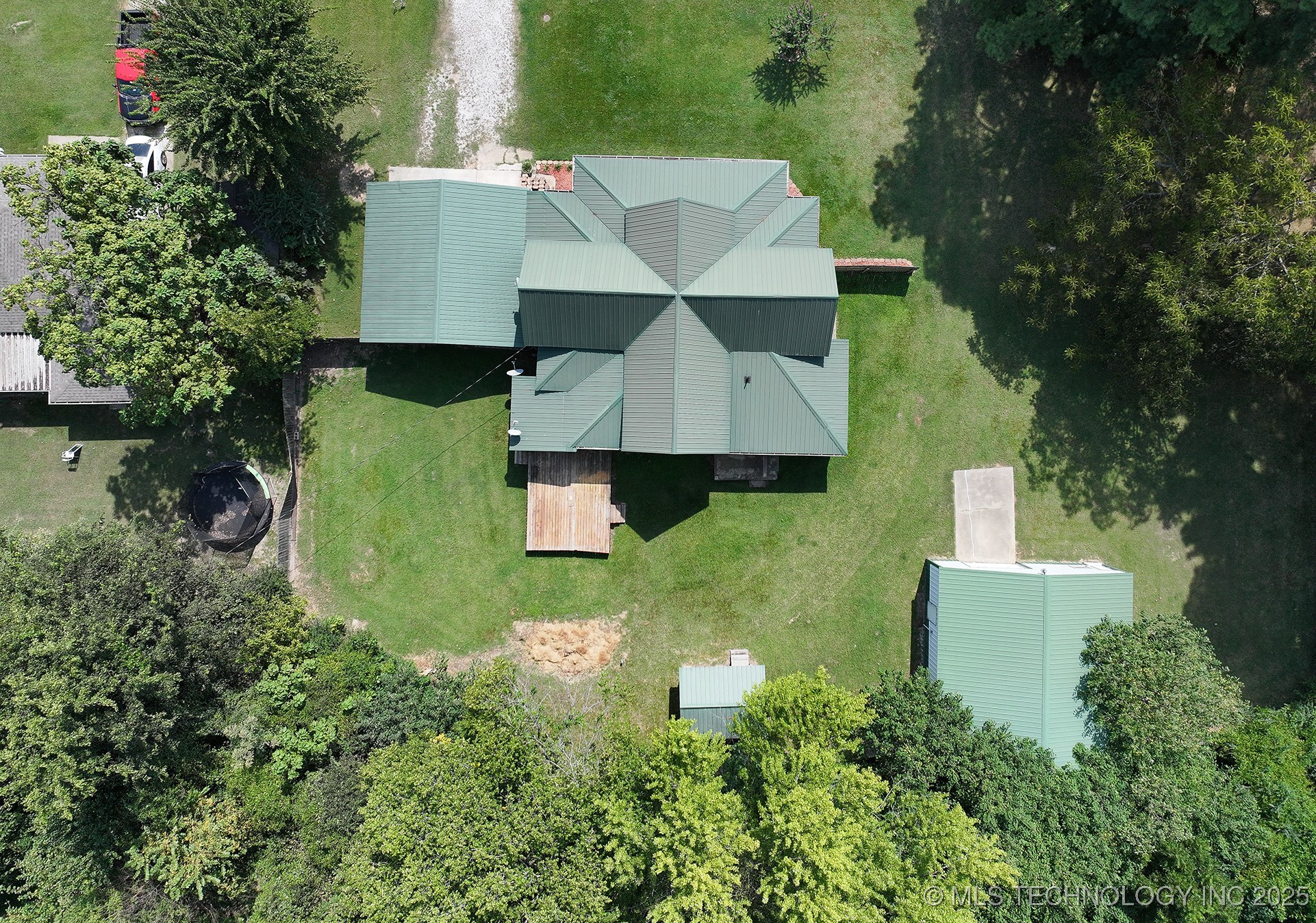 109 W Lee Property Photo 4