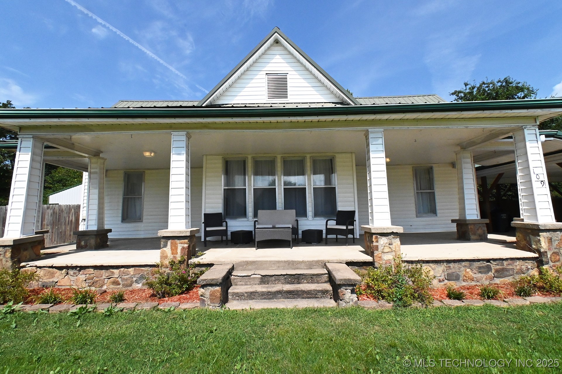 109 W Lee Property Photo 6