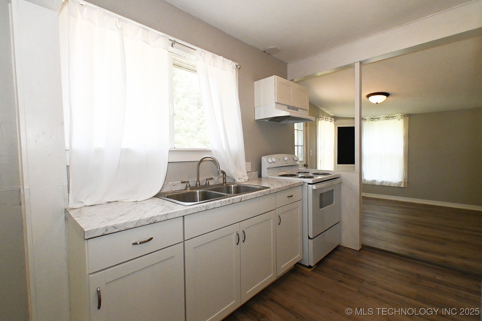 109 W Lee Property Photo 14