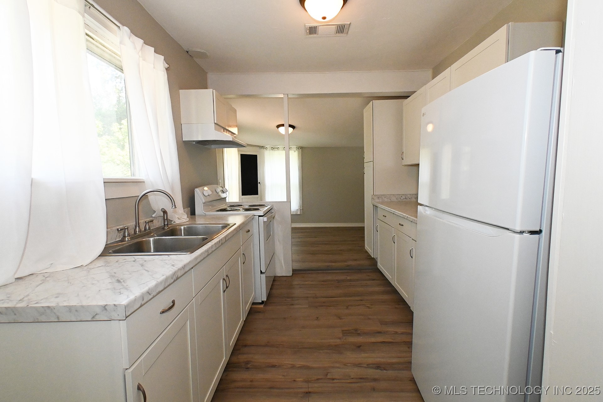 109 W Lee Property Photo 15