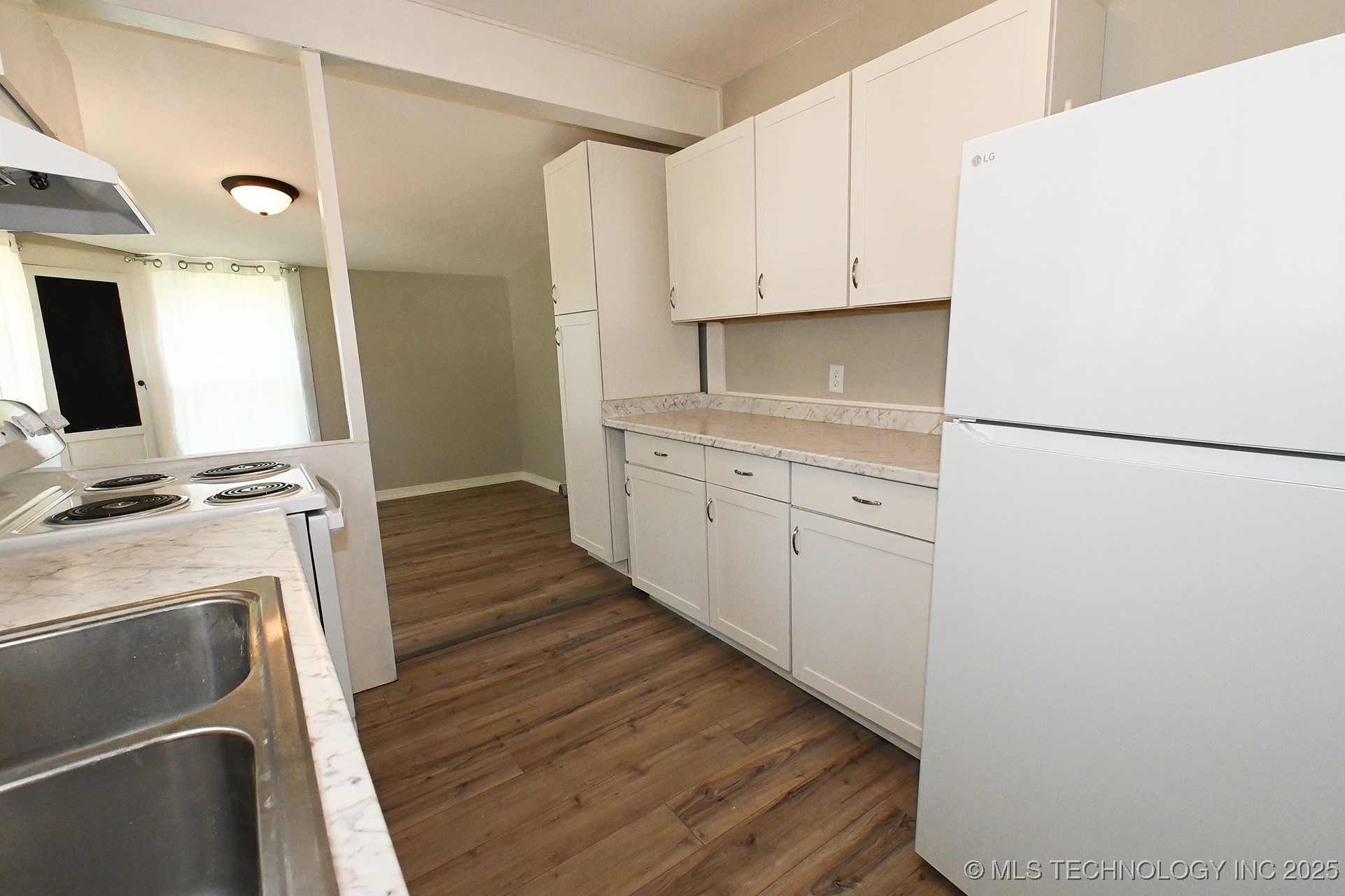 109 W Lee Property Photo 16