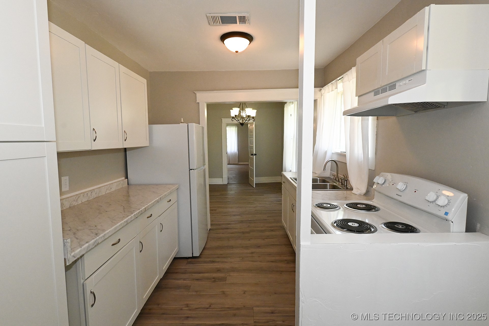 109 W Lee Property Photo 17